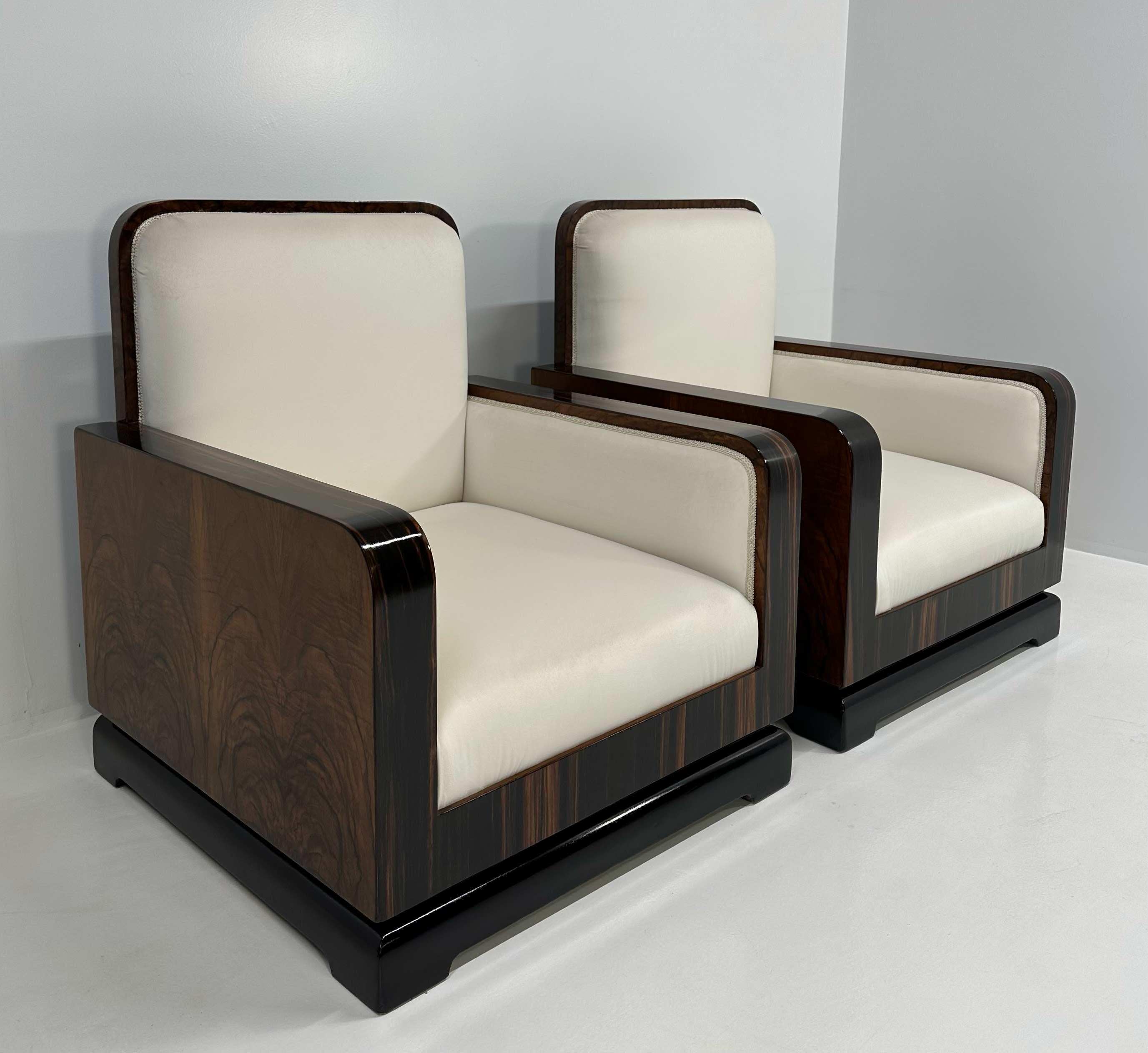 Velours Paire de fauteuils Art Déco italiens en Macassar, Roots en noyer et velours crème, années 1930 en vente