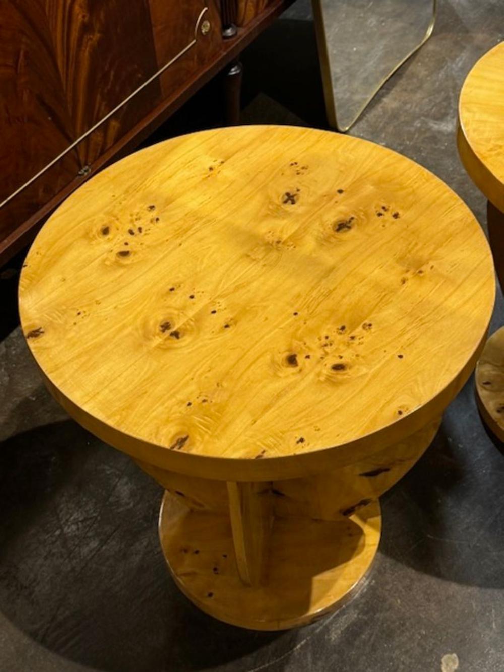 Paar italienische Art-Déco-Beistelltische aus Ahorn im Zustand „Gut“ im Angebot in Dallas, TX