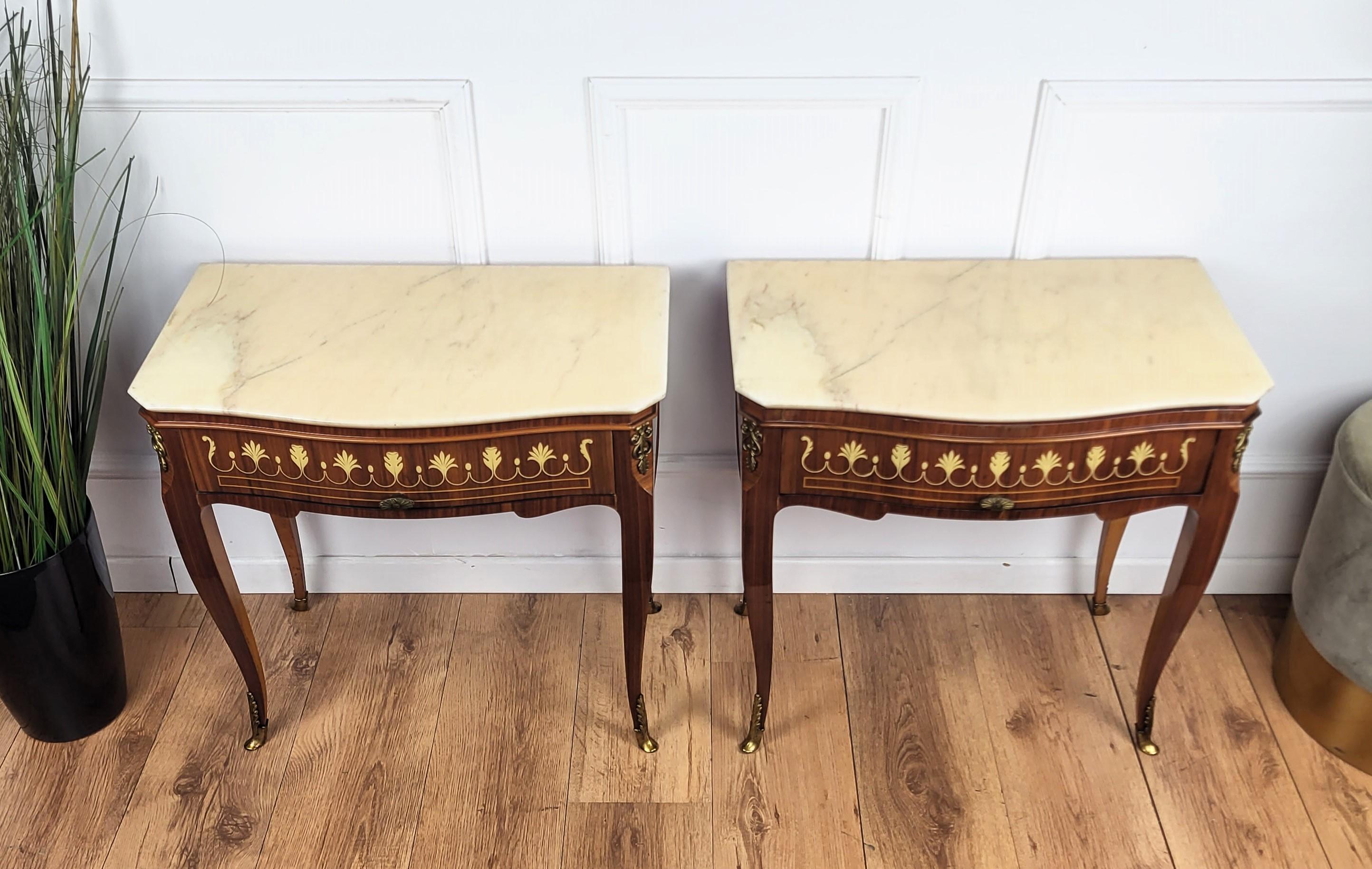 Paire de tables de chevet italiennes Art Déco en marqueterie de bois avec plateau en marbre en vente 3