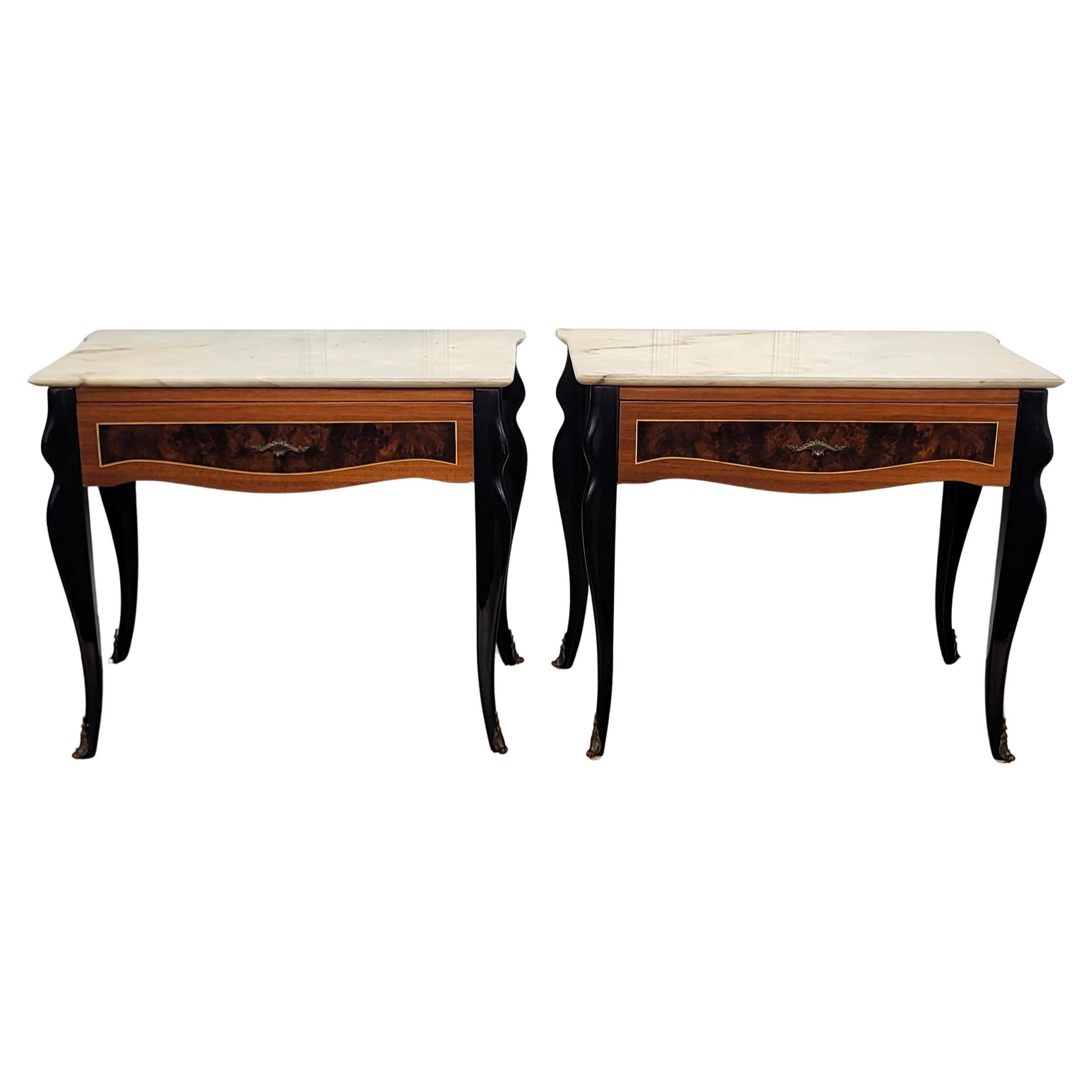 Coppia di comodini Art Deco in legno intarsiato e con piano in marmo