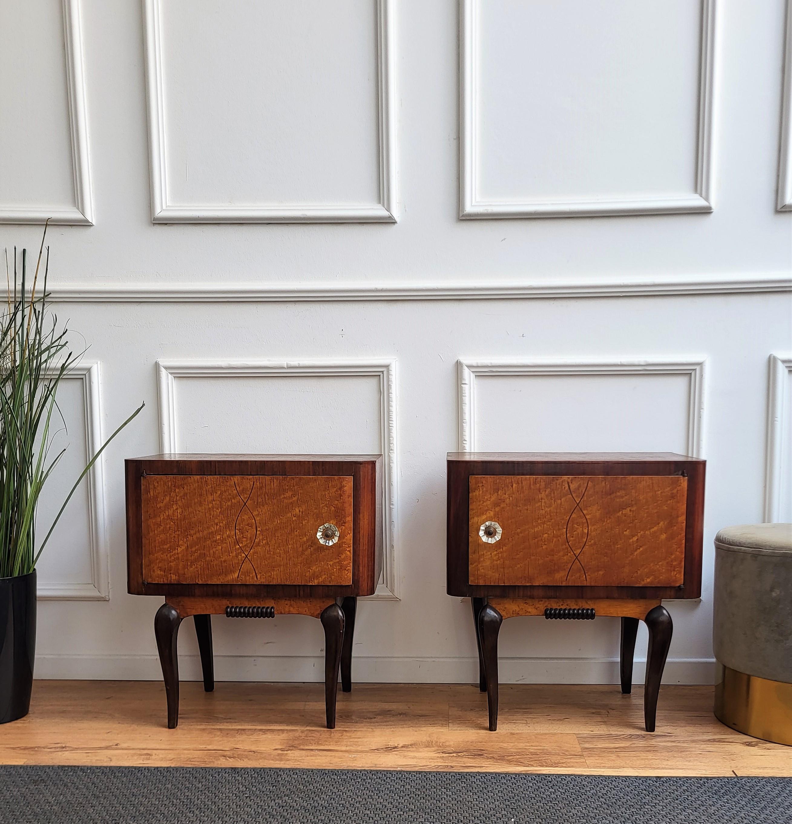 Very elegant and refined pair of Italian 1940s Art Deco bedside tables with great design shape and decors in veneer walnut wood and front door. This night stands make a great look in any style bedroom, as a complementary design and especially as a