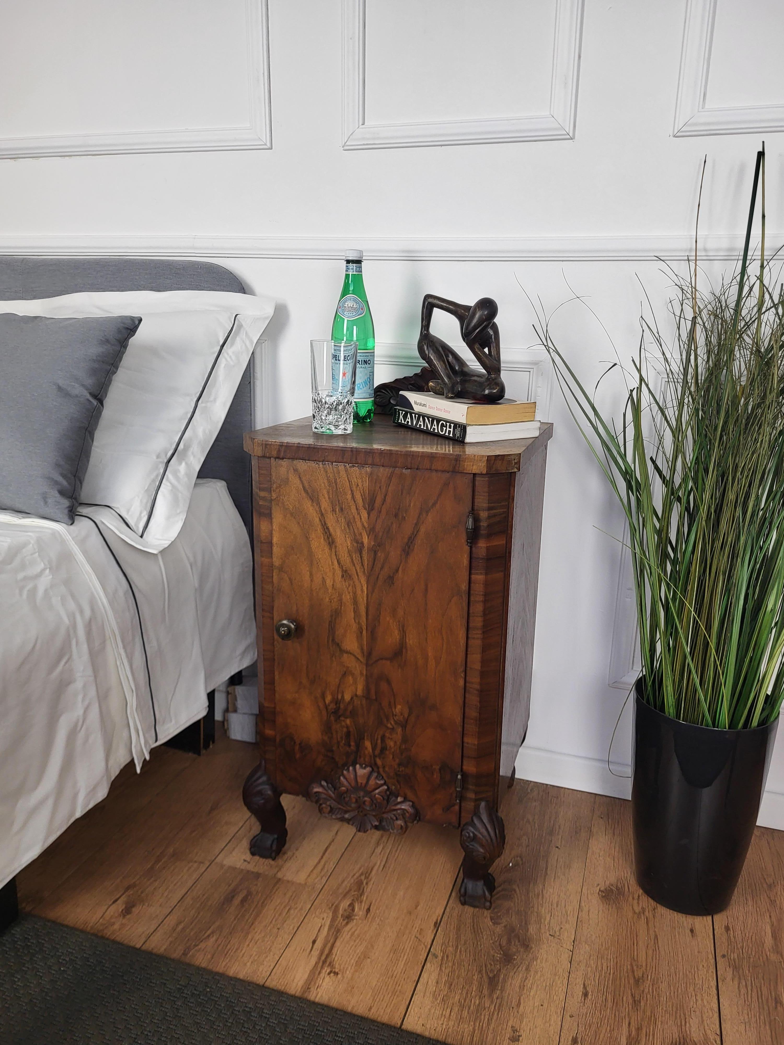 Very elegant and refined pair of Italian 1940s Art Deco bedside tables with great design shape and decors in veneer burl walnut briar wood with front door and inside drawer. This night stands make a great look in any style bedroom, as a