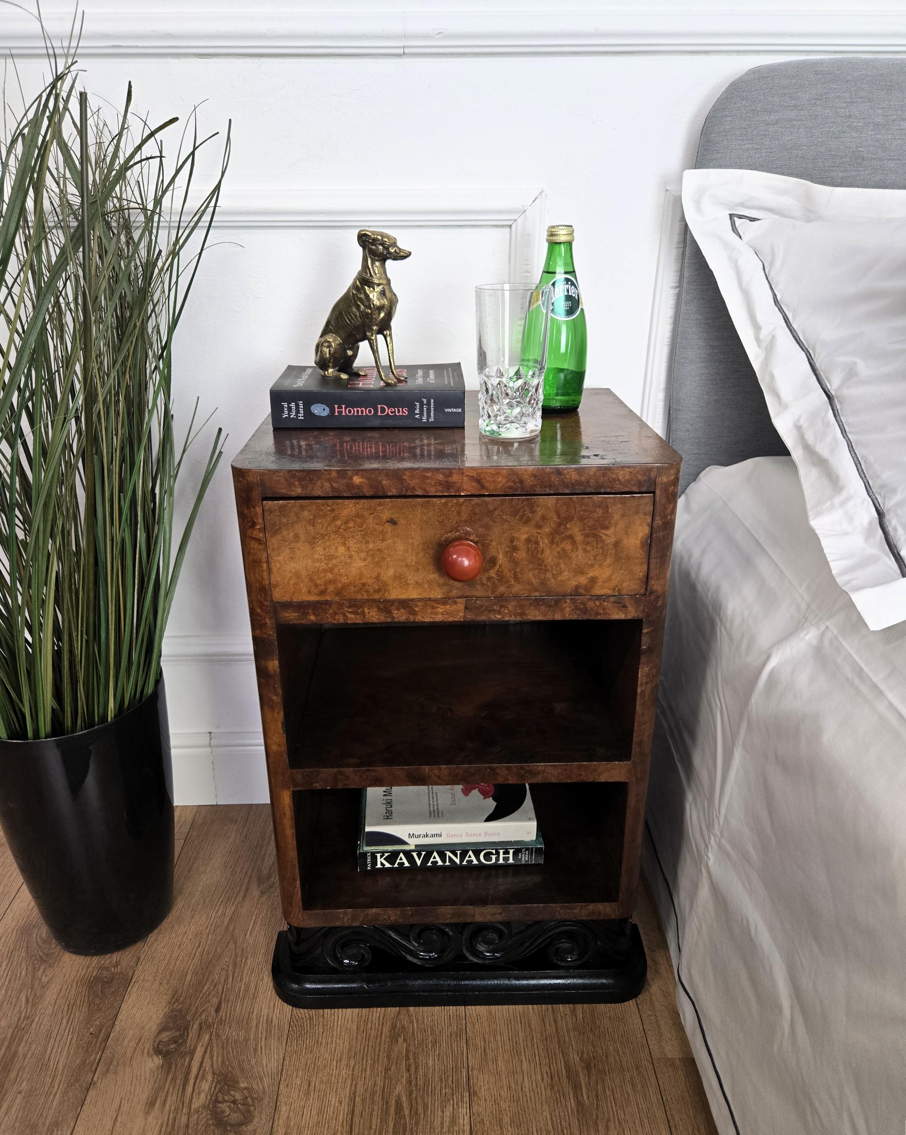 Very elegant and refined pair of Italian 1940s Art Deco bedside tables with great design shape and decors in veneer burl walnut briar wood, carved decorated base and beautiful handle. The pair is non-identical with the right side table having