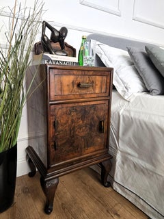 Pair of Italian Art Deco Night Stands Bed Side Tables in Burl Walnut