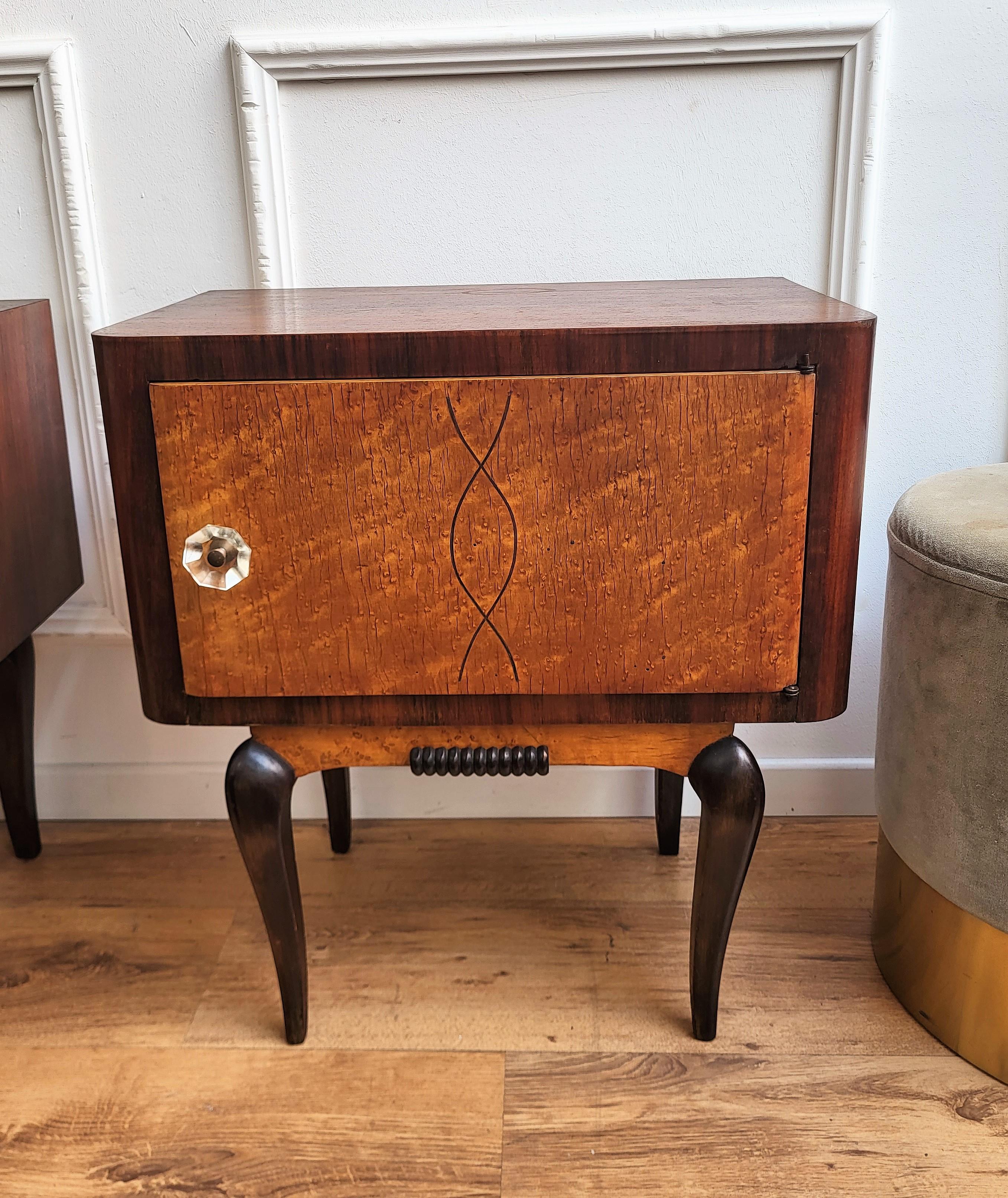 20th Century Pair of Italian Art Deco Night Stands Bed Side Tables in Burl Walnut