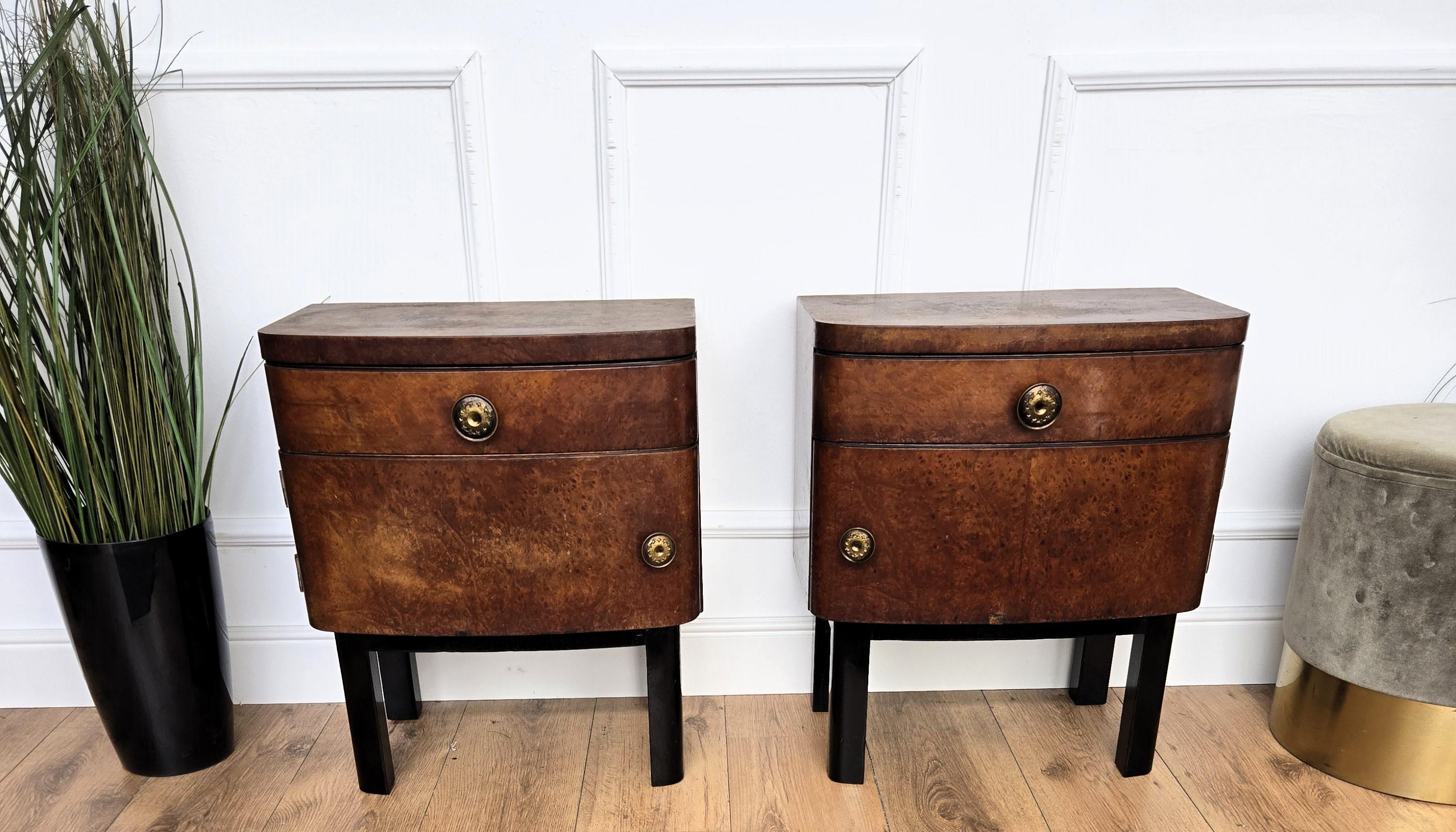20th Century Pair of Italian Art Deco Night Stands Bed Side Tables in Burl Walnut