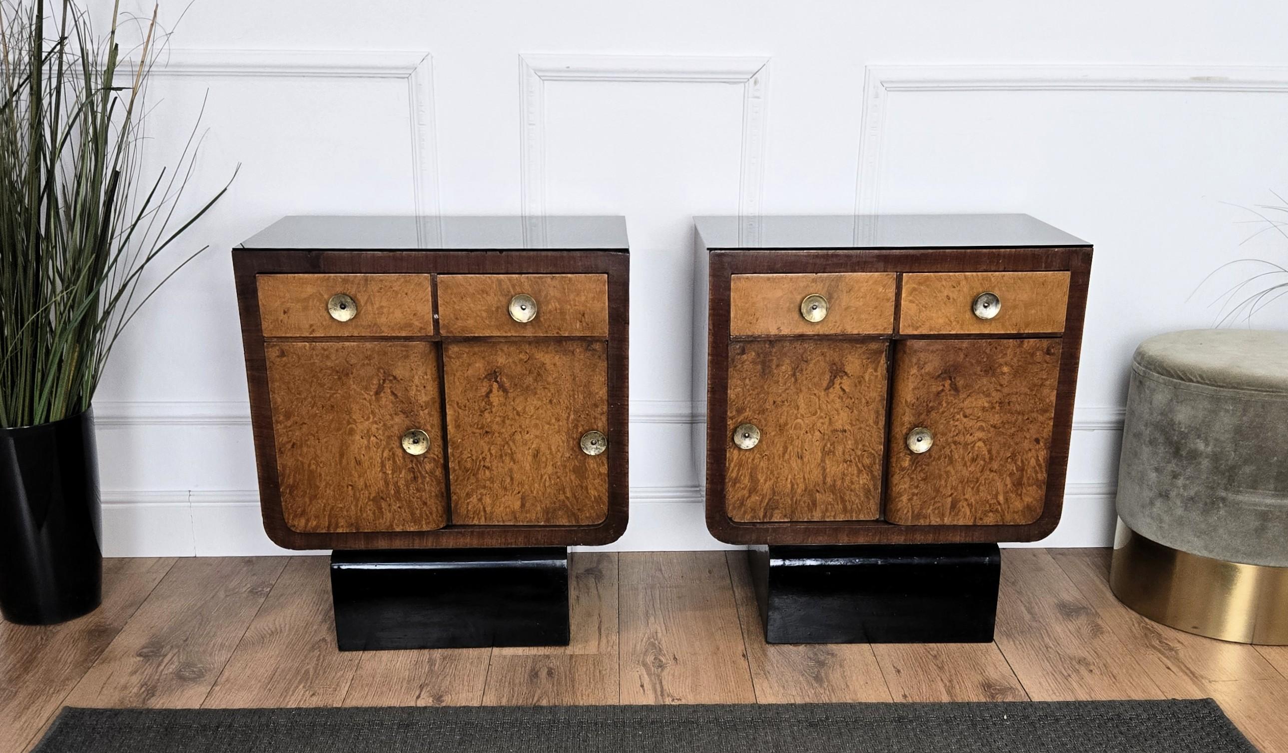 Brass Pair of Italian Art Deco Night Stands Bed Side Tables in Burl Walnut For Sale