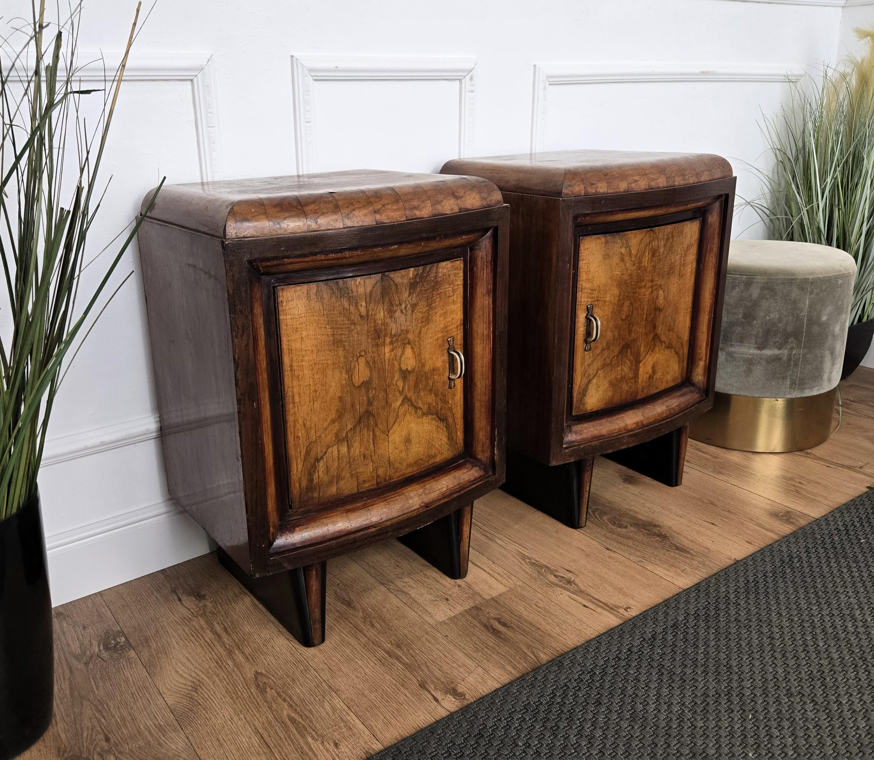 Pair of Italian Art Deco Night Stands Bed Side Tables in Burl Walnut For Sale 1