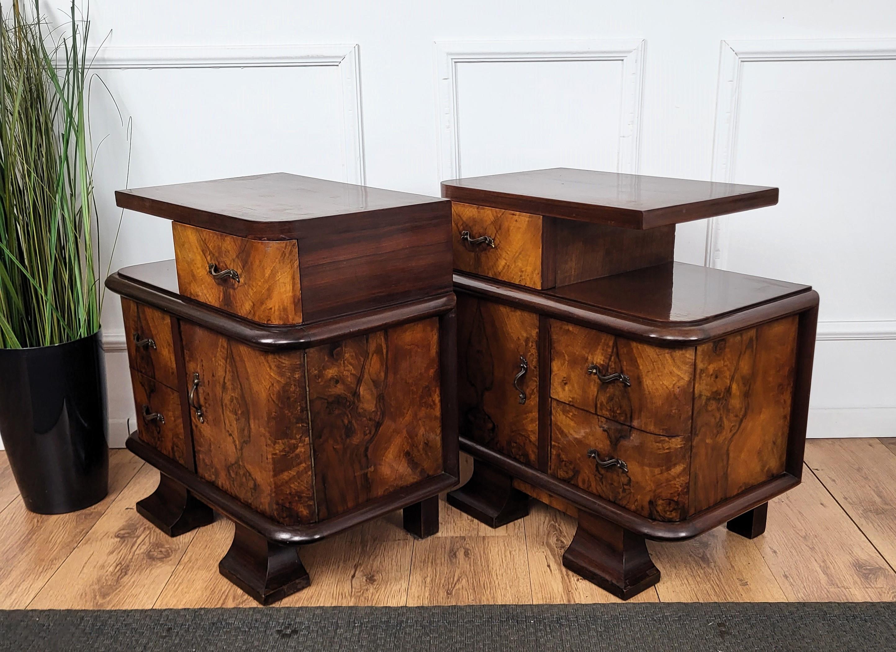 Pair of Italian Art Deco Night Stands Bed Side Tables in Burl Walnut For Sale 3