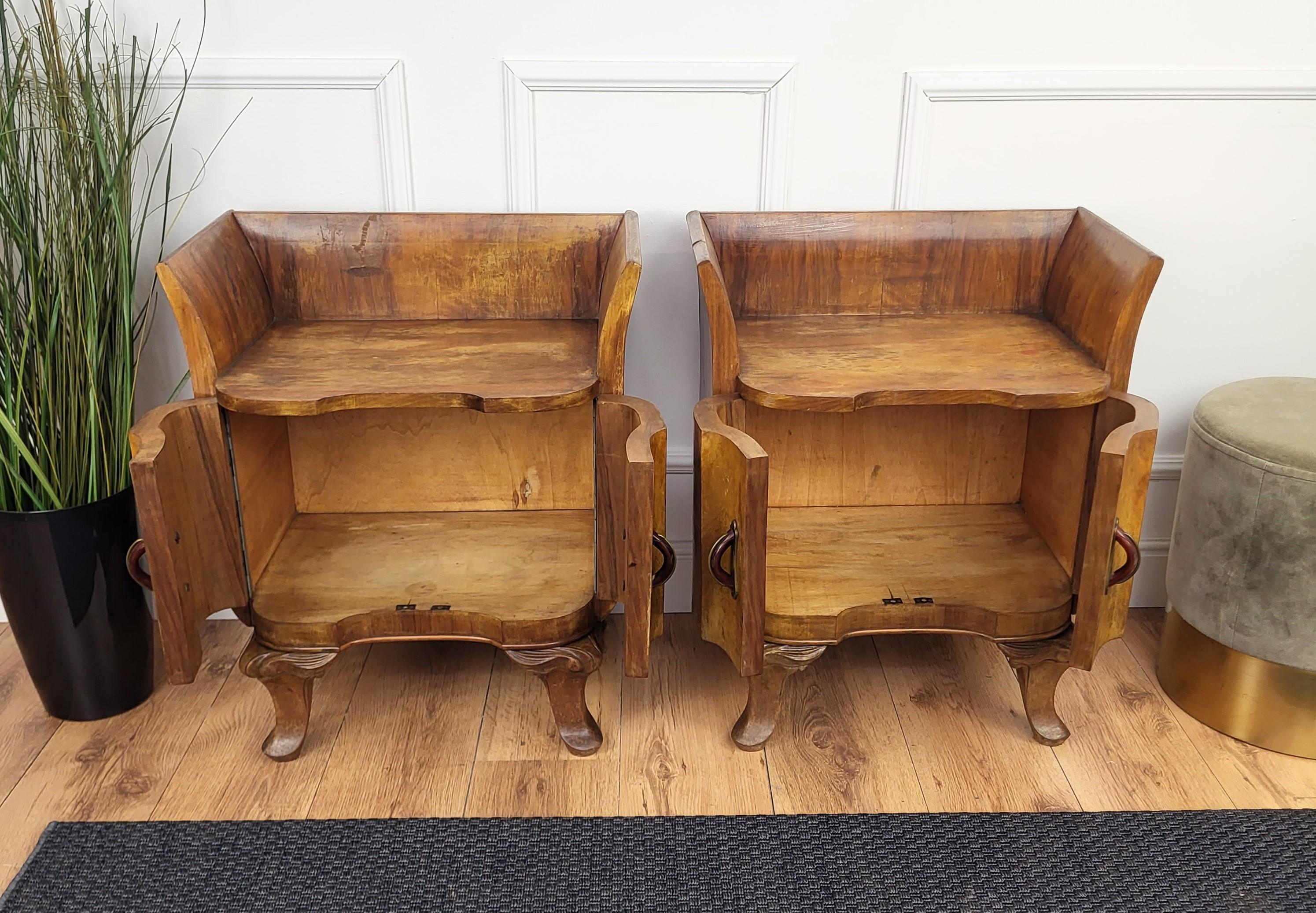 Pareja de mesillas de noche art déco italianas en nogal burl en venta 1