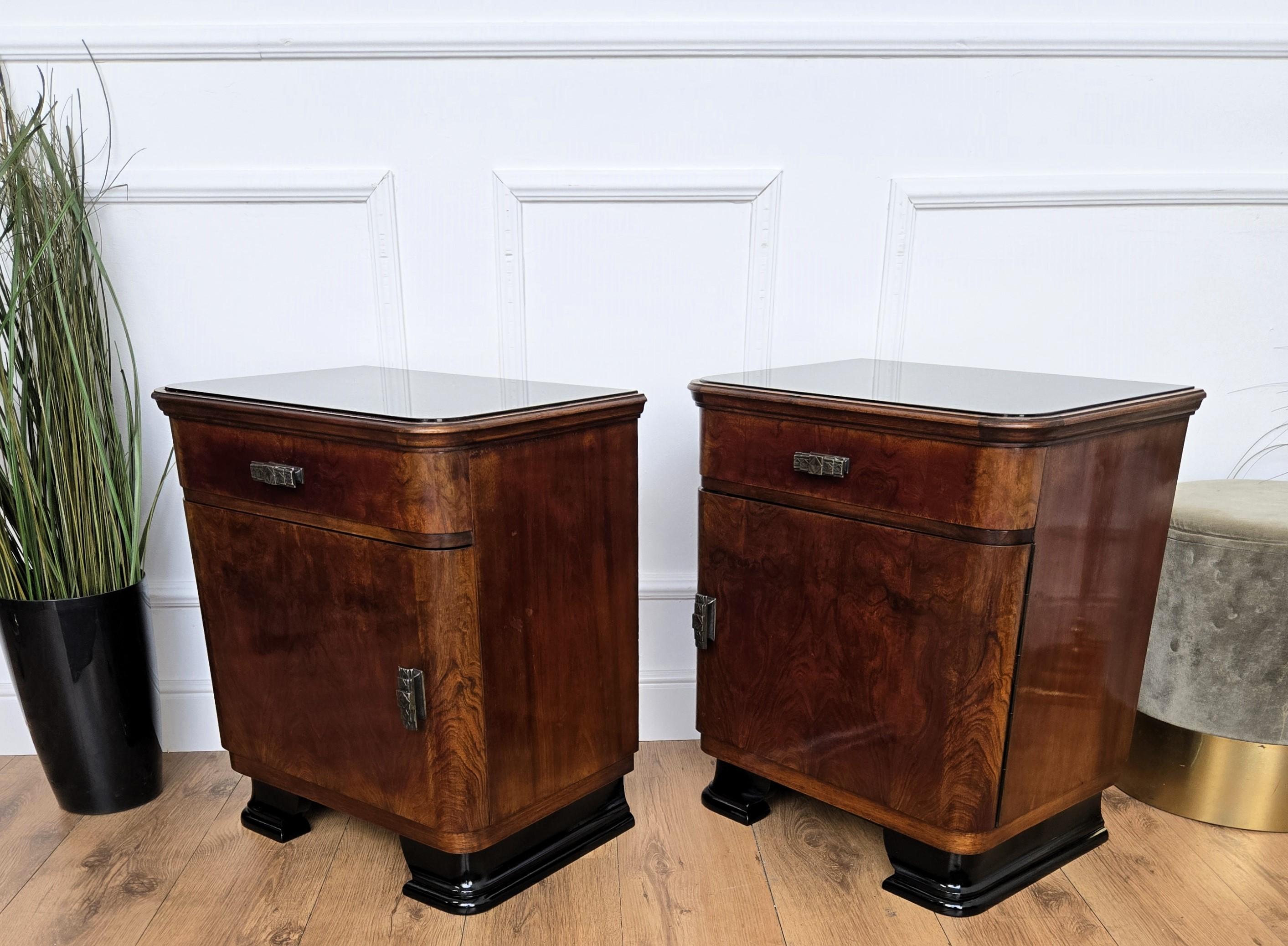 Paire de tables de chevet italiennes Art Déco en ronce de noyer en vente 2