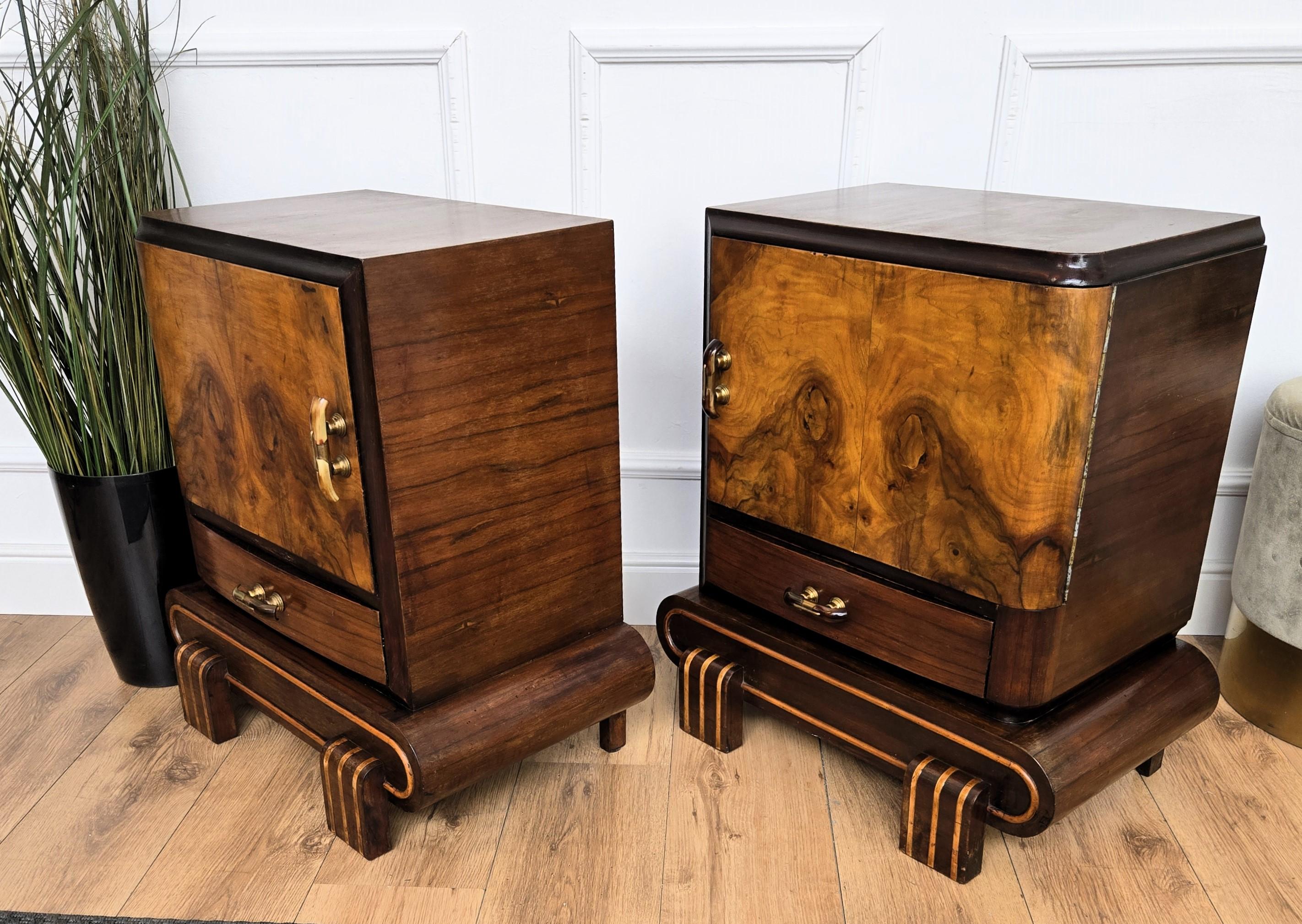 Paire de tables de chevet italiennes Art Déco en ronce de noyer en vente 2