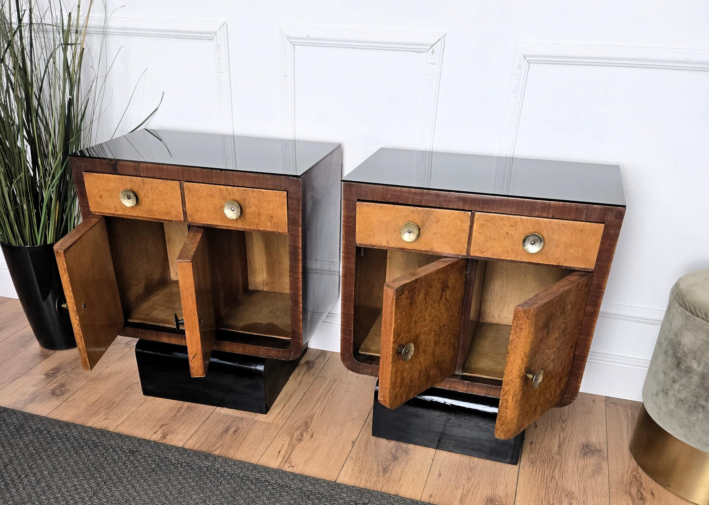 Pair of Italian Art Deco Night Stands Bed Side Tables in Burl Walnut For Sale 3