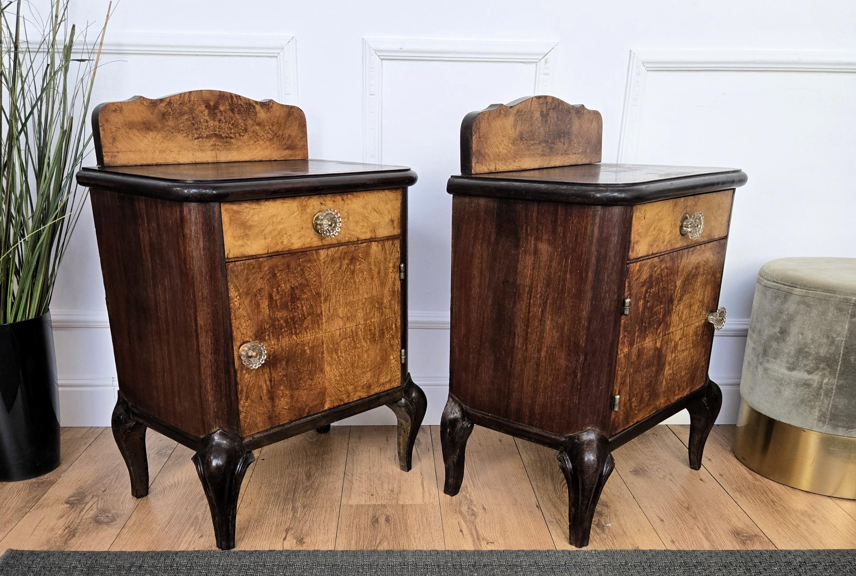 Paire de tables de chevet italiennes Art Déco en ronce de noyer en vente 2