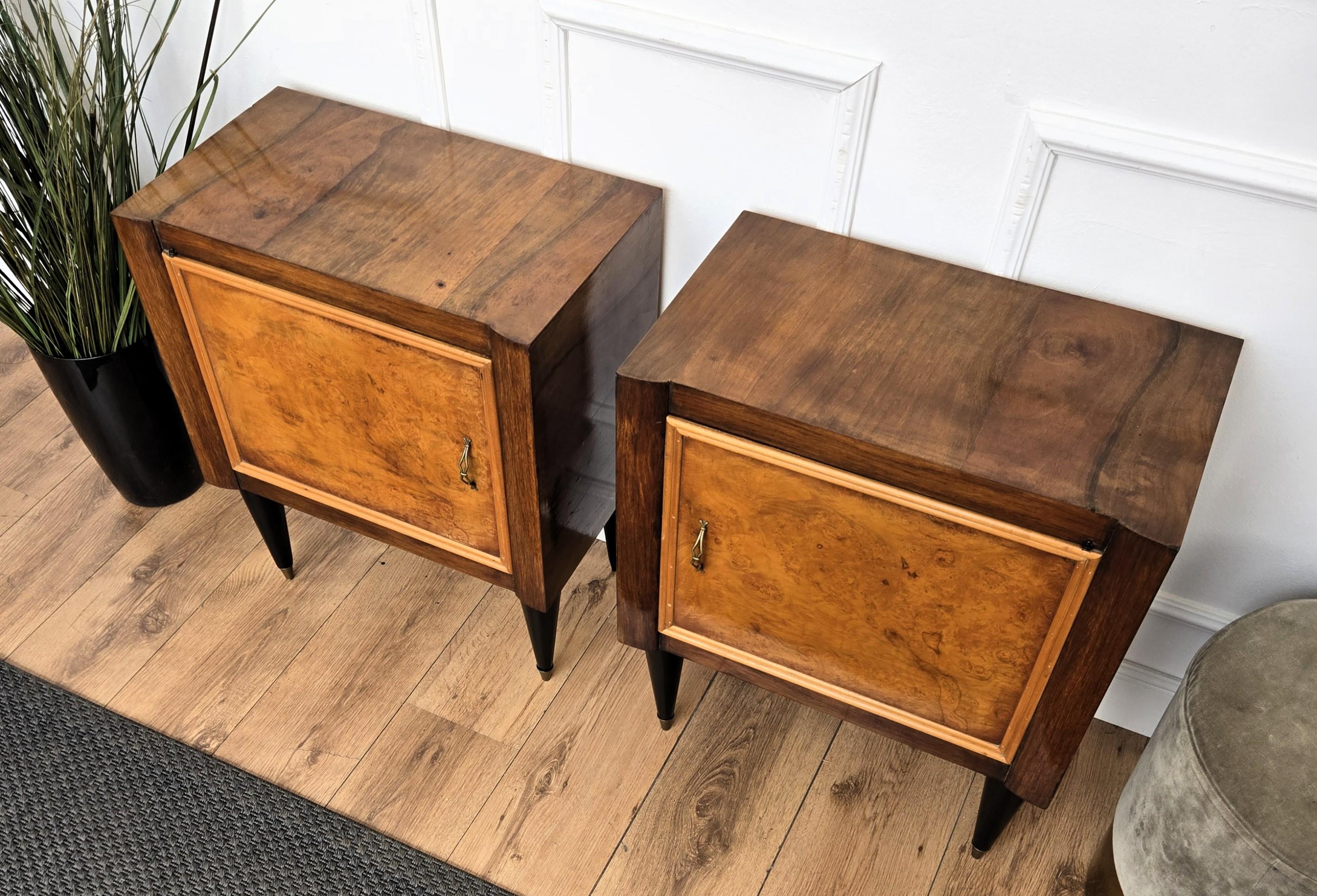 Pair of Italian Art Deco Night Stands Bed Side Tables in Burl Walnut im Angebot 2