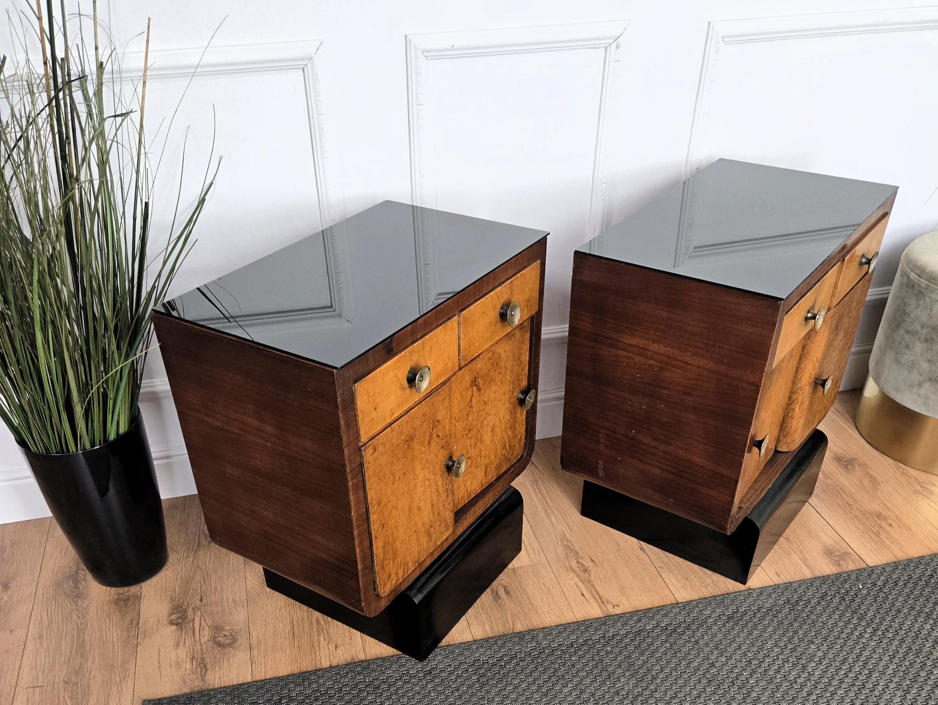 Pair of Italian Art Deco Night Stands Bed Side Tables in Burl Walnut For Sale 4