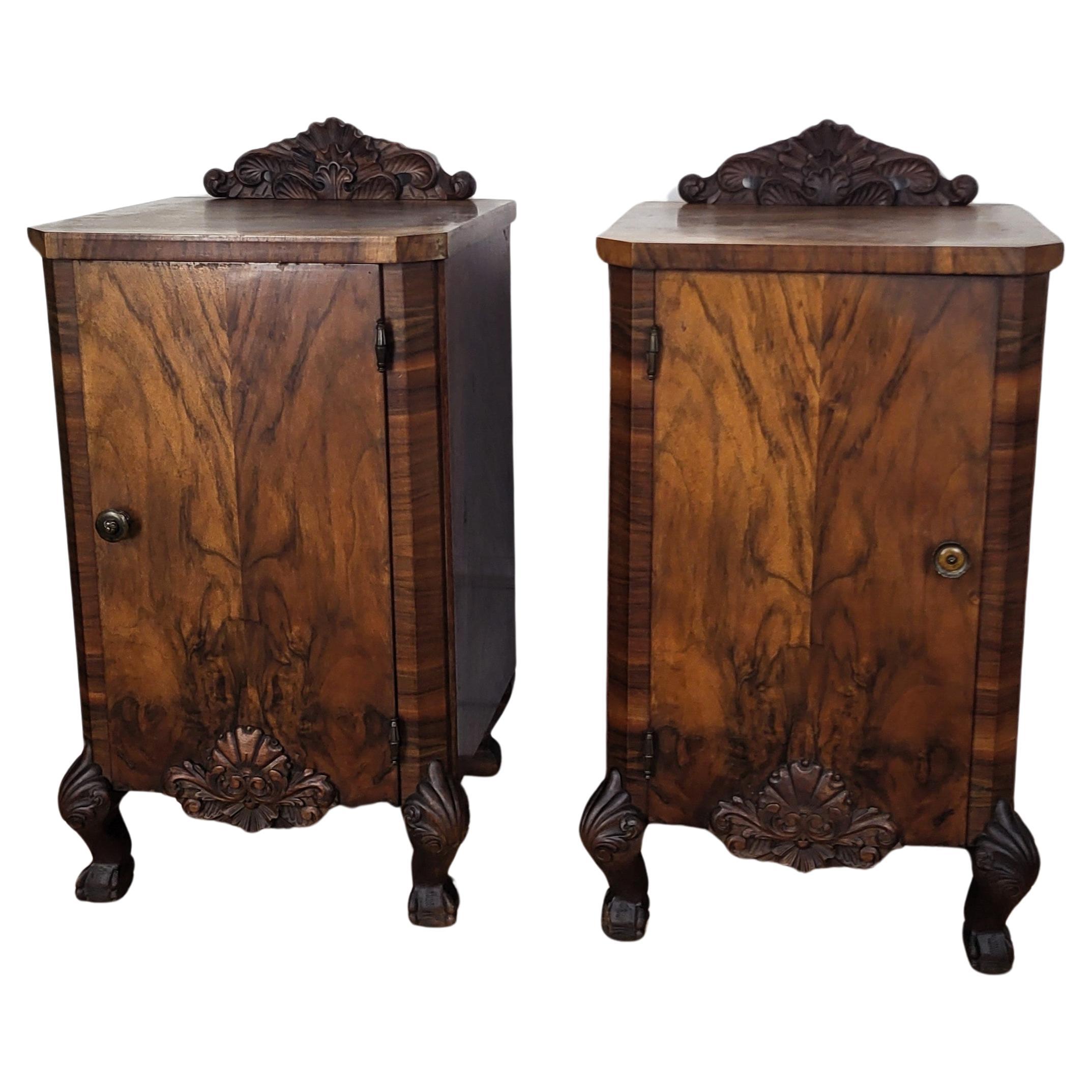 Pair of Italian Art Deco Night Stands Bed Side Tables in Burl Walnut For Sale
