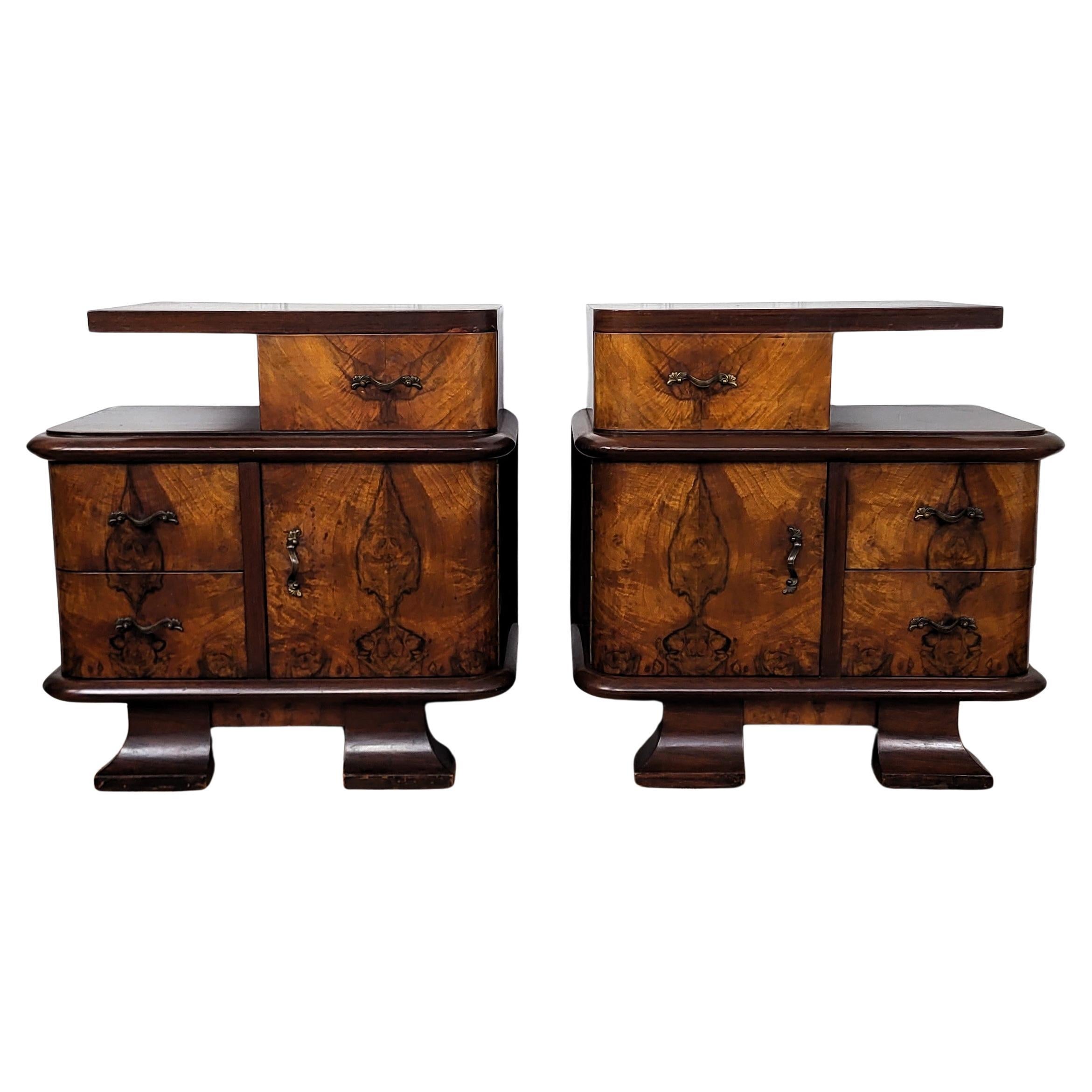 Pair of Italian Art Deco Night Stands Bed Side Tables in Burl Walnut