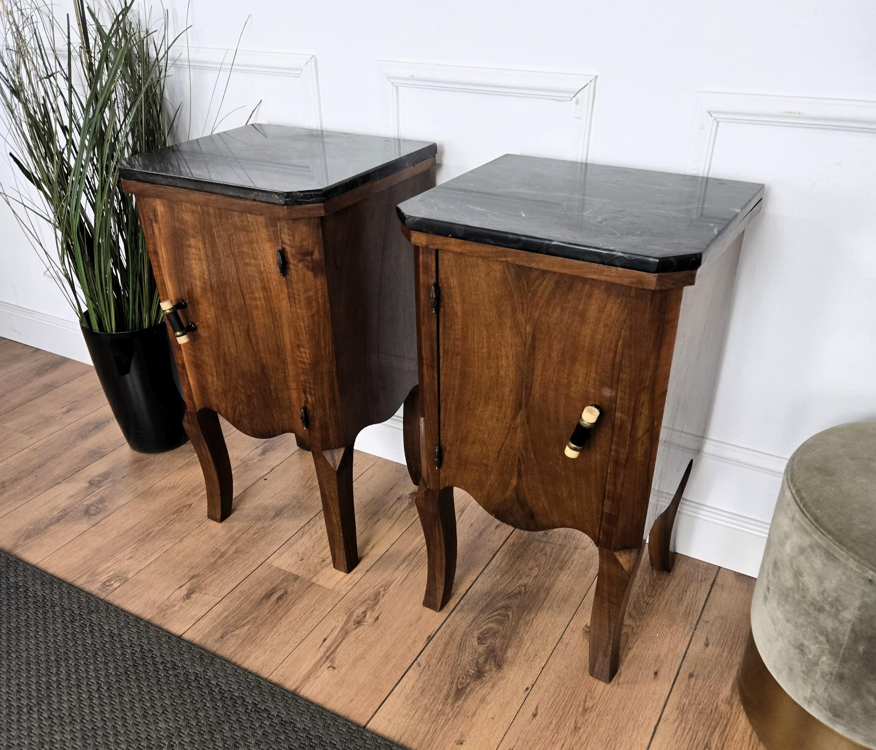 Paar italienische Art Deco Nachttische Nachttische in Wurzelholz Schwarz Marmorplatte im Zustand „Gut“ im Angebot in Carimate, Como
