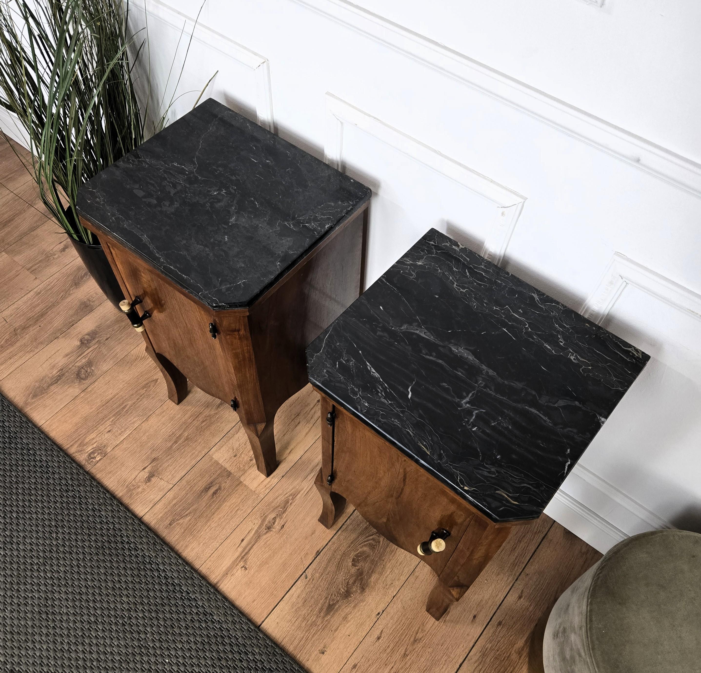 Paar italienische Art Deco Nachttische Nachttische in Wurzelholz Schwarz Marmorplatte im Angebot 2