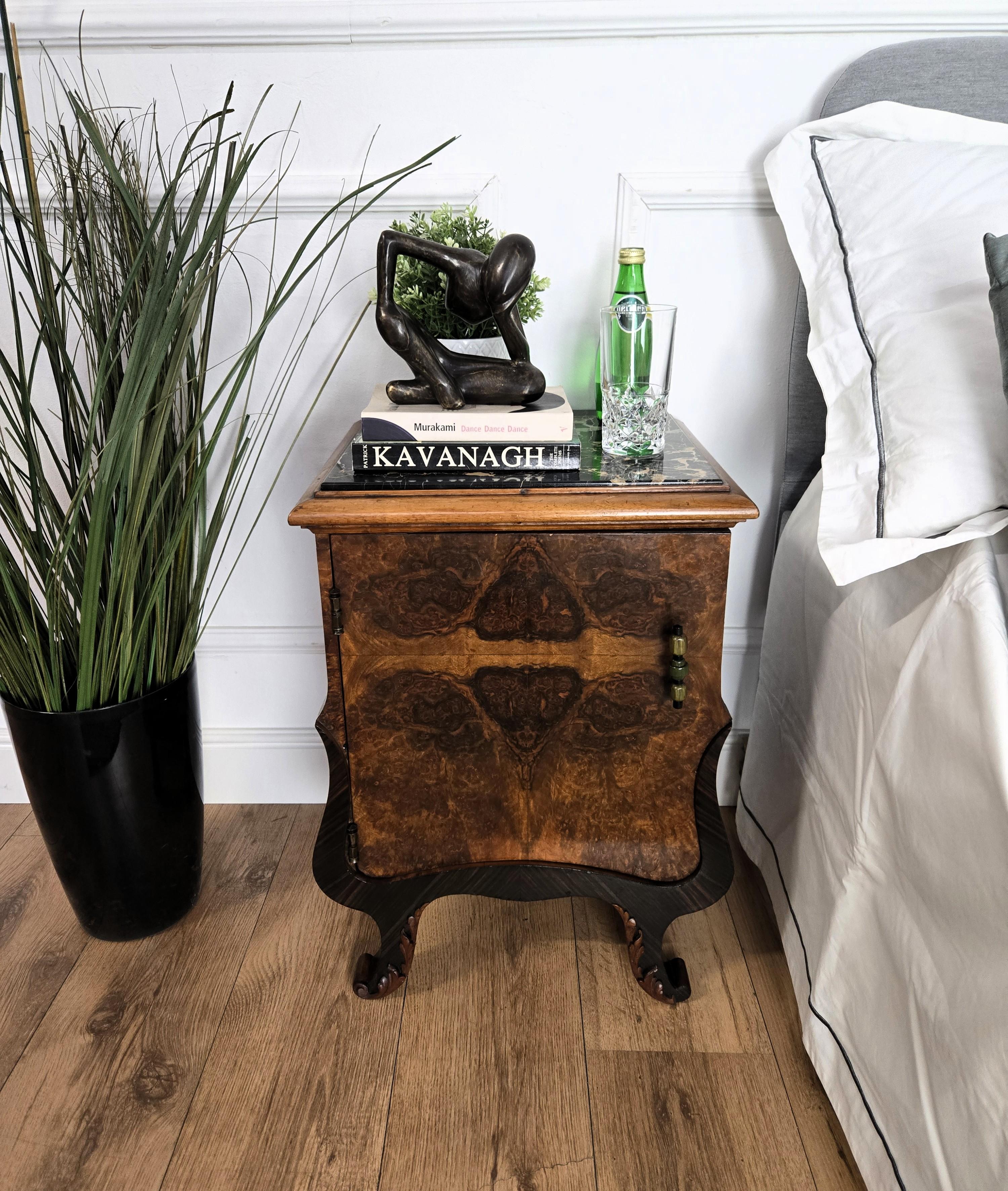 Pair of Italian Art Deco Night Stands Bed Tables in Burl Walnut Portoro Marble In Good Condition For Sale In Carimate, Como