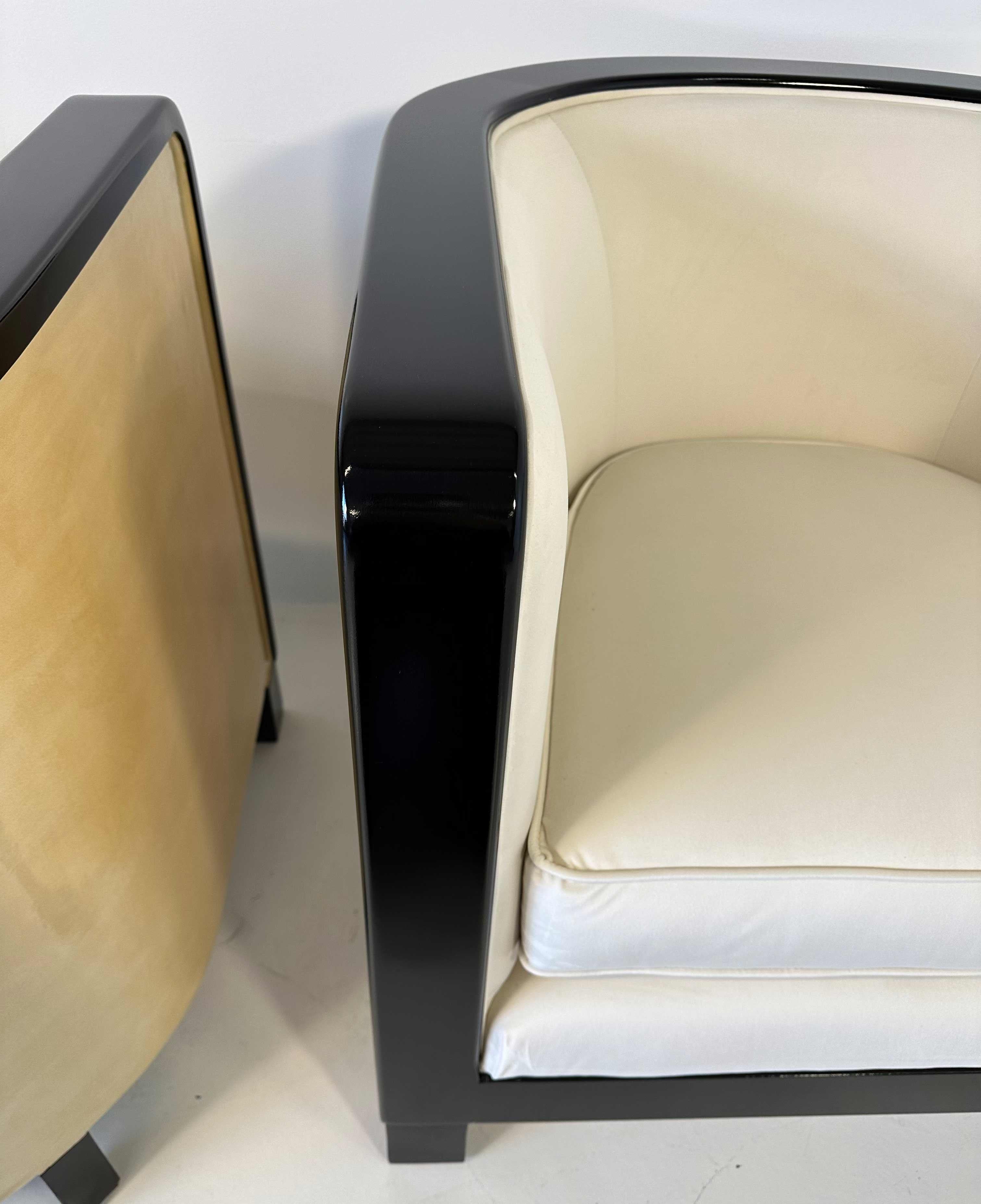 Paire de fauteuils Art Déco italiens en parchemin, velours crème et laqué noir en vente 4