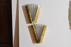 Paire d'appliques murales italiennes de style Art déco en laiton et verre, vers les années 1930
