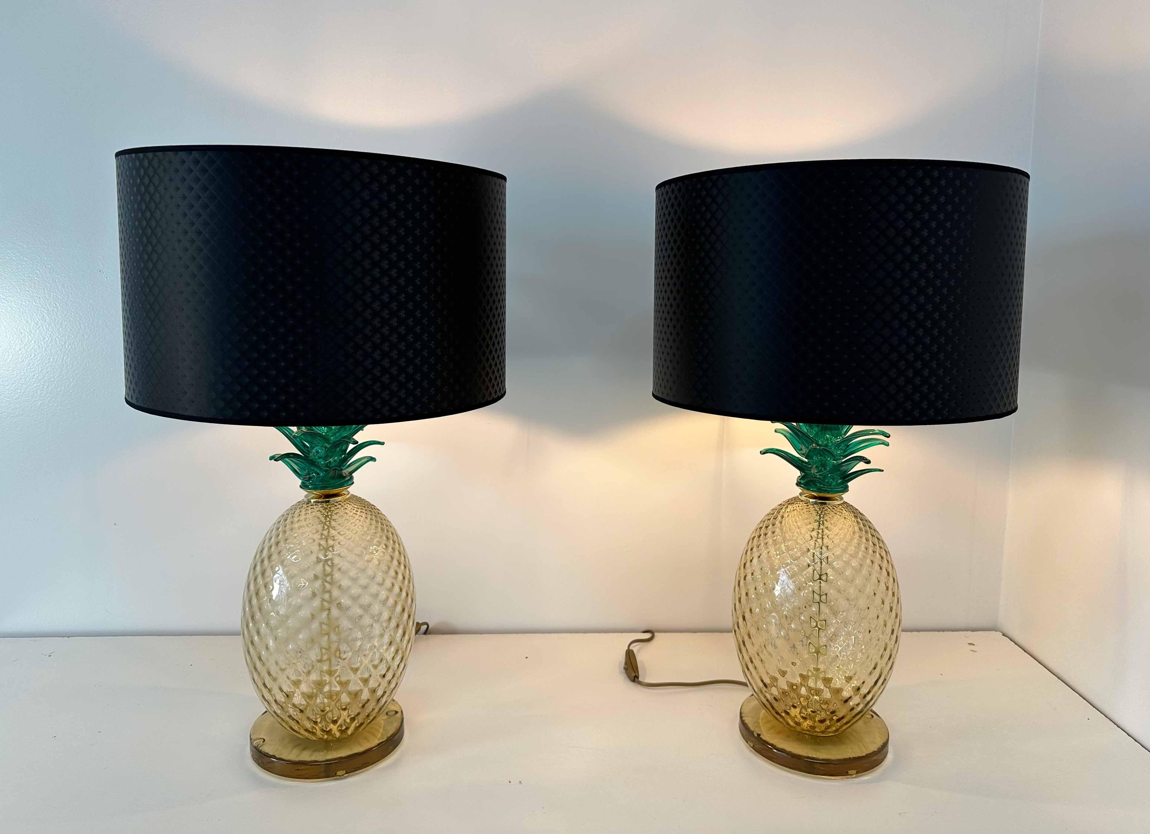 Pair of Italian Art Deco Pineapple Murano Glass Lamps with Lampshades  In Good Condition For Sale In Meda, MB