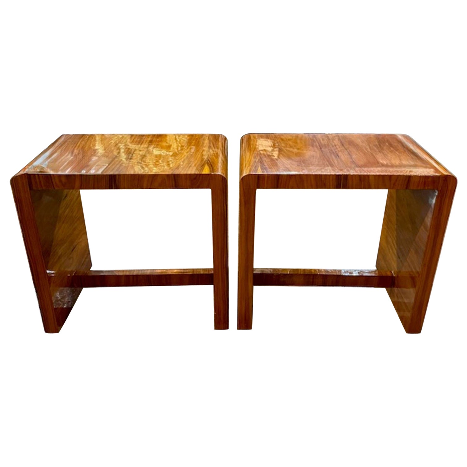 Pair of Italian Art Deco Side Tables en venta