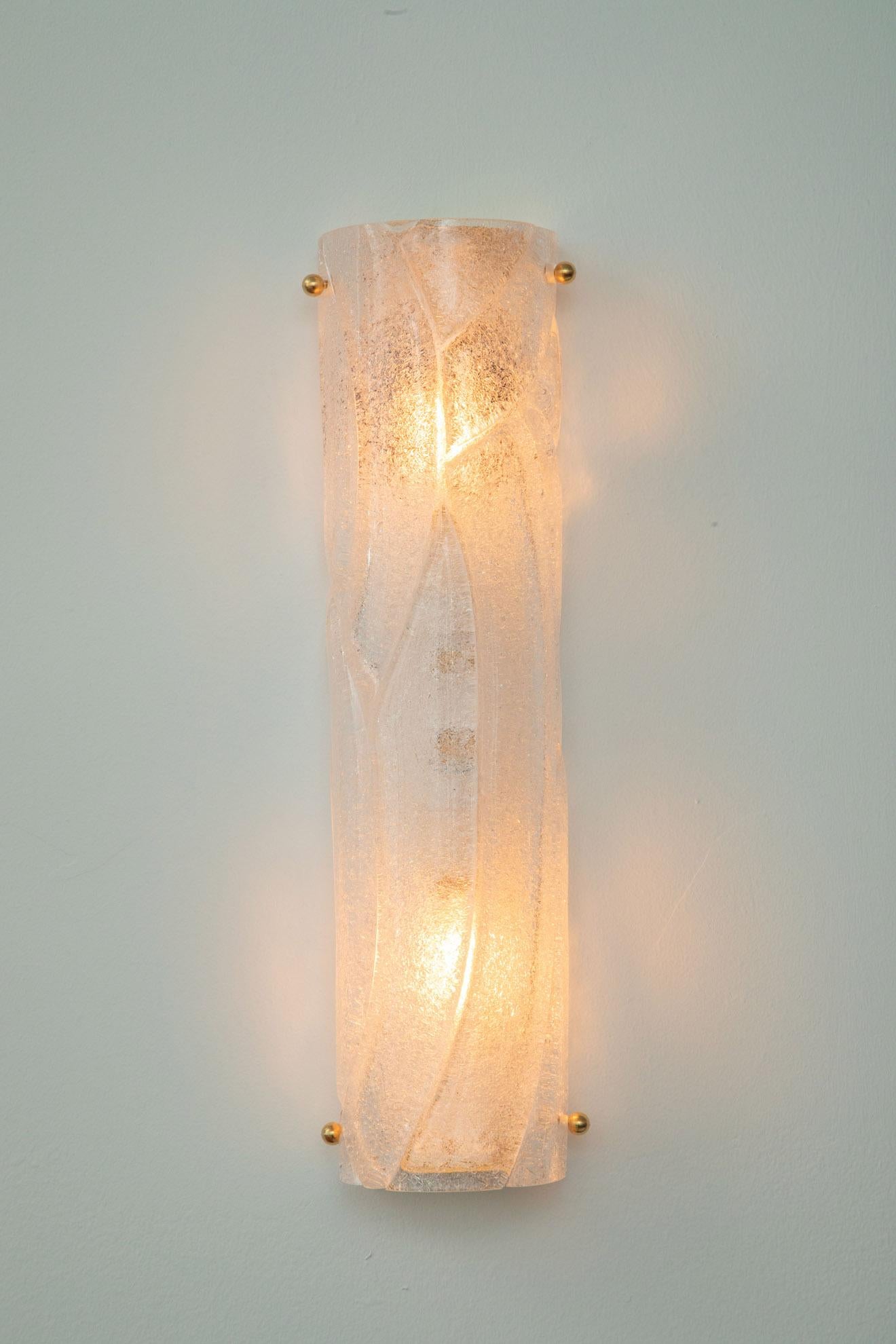 Coppia di lampade da parete in vetro di Murano ambrato in stile Art Deco italiano In condizioni Nuovo in vendita a Miami, FL