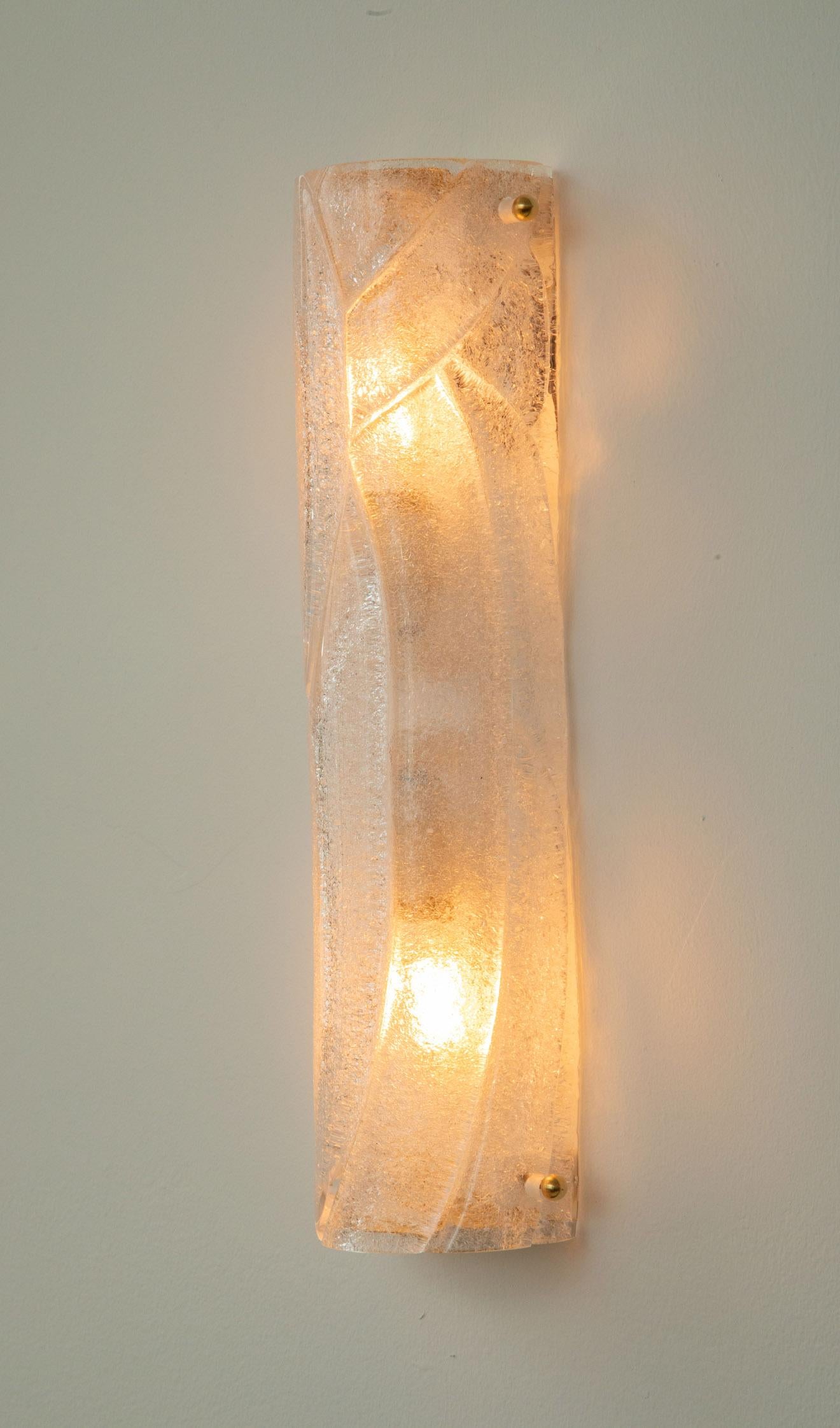 XXI secolo e contemporaneo Coppia di lampade da parete in vetro di Murano ambrato in stile Art Deco italiano in vendita