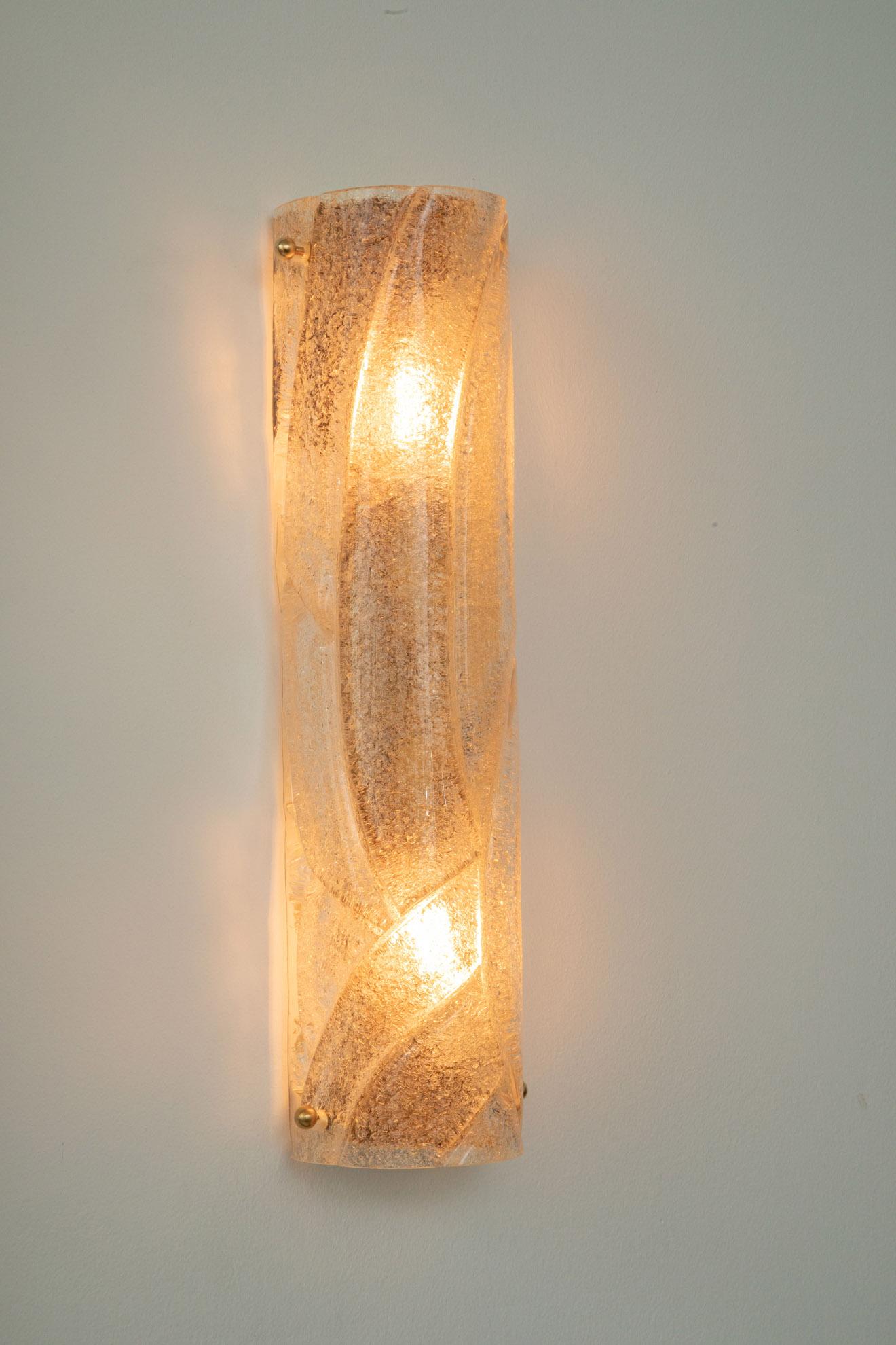 Vetro di Murano Coppia di lampade da parete in vetro di Murano ambrato in stile Art Deco italiano in vendita