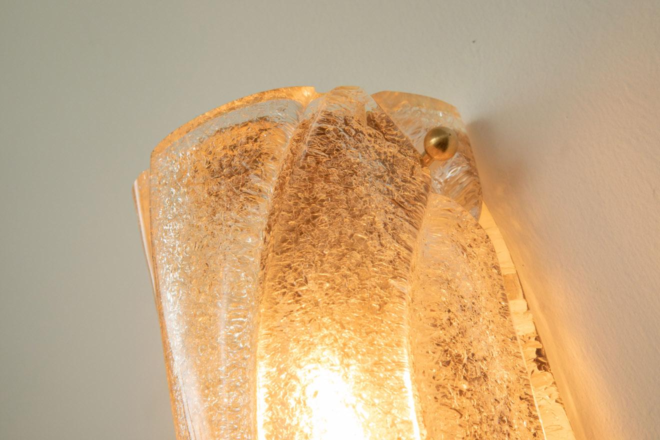 Coppia di lampade da parete in vetro di Murano ambrato in stile Art Deco italiano in vendita 2