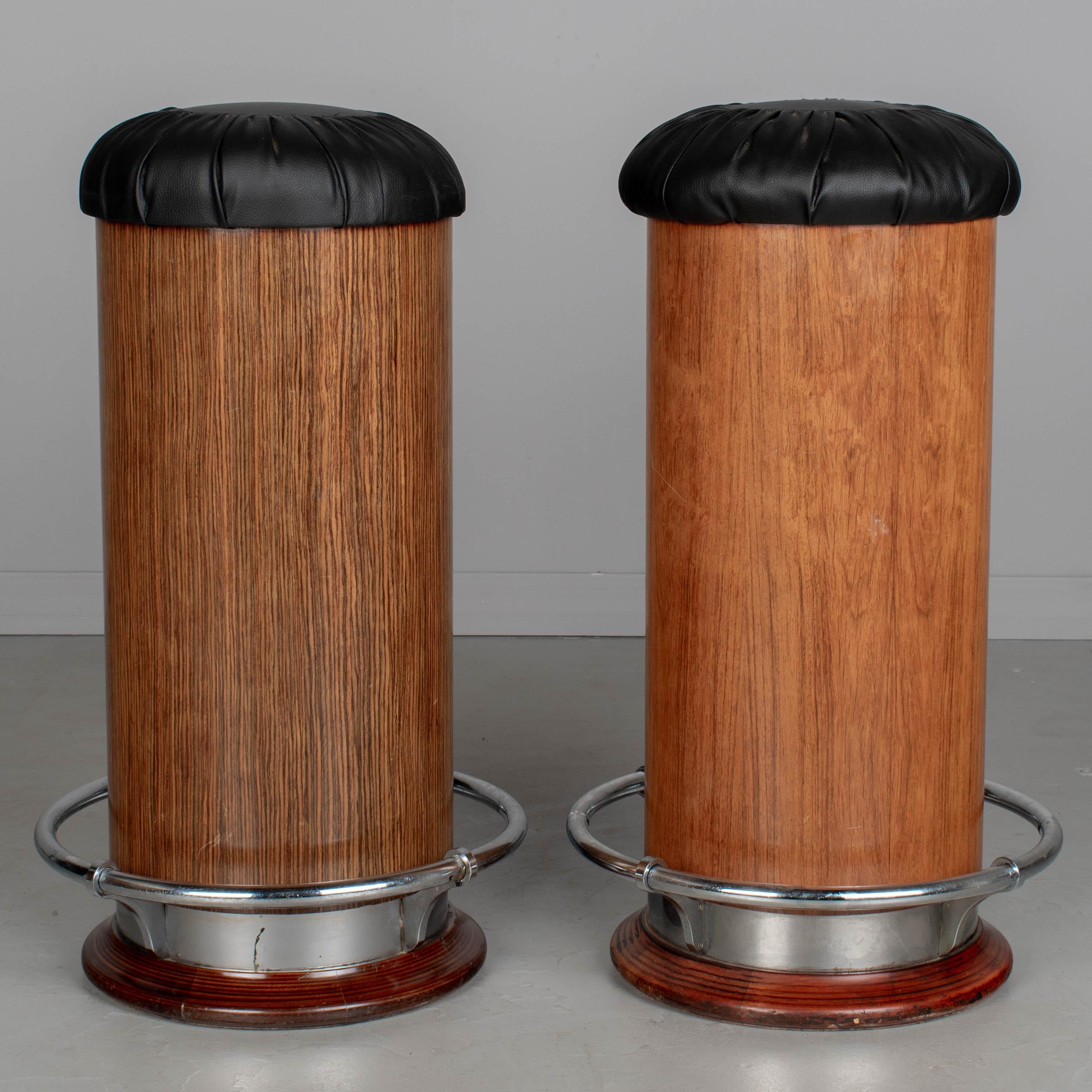 Pareja de taburetes de bar italianos de estilo Art Decó Cuero en venta