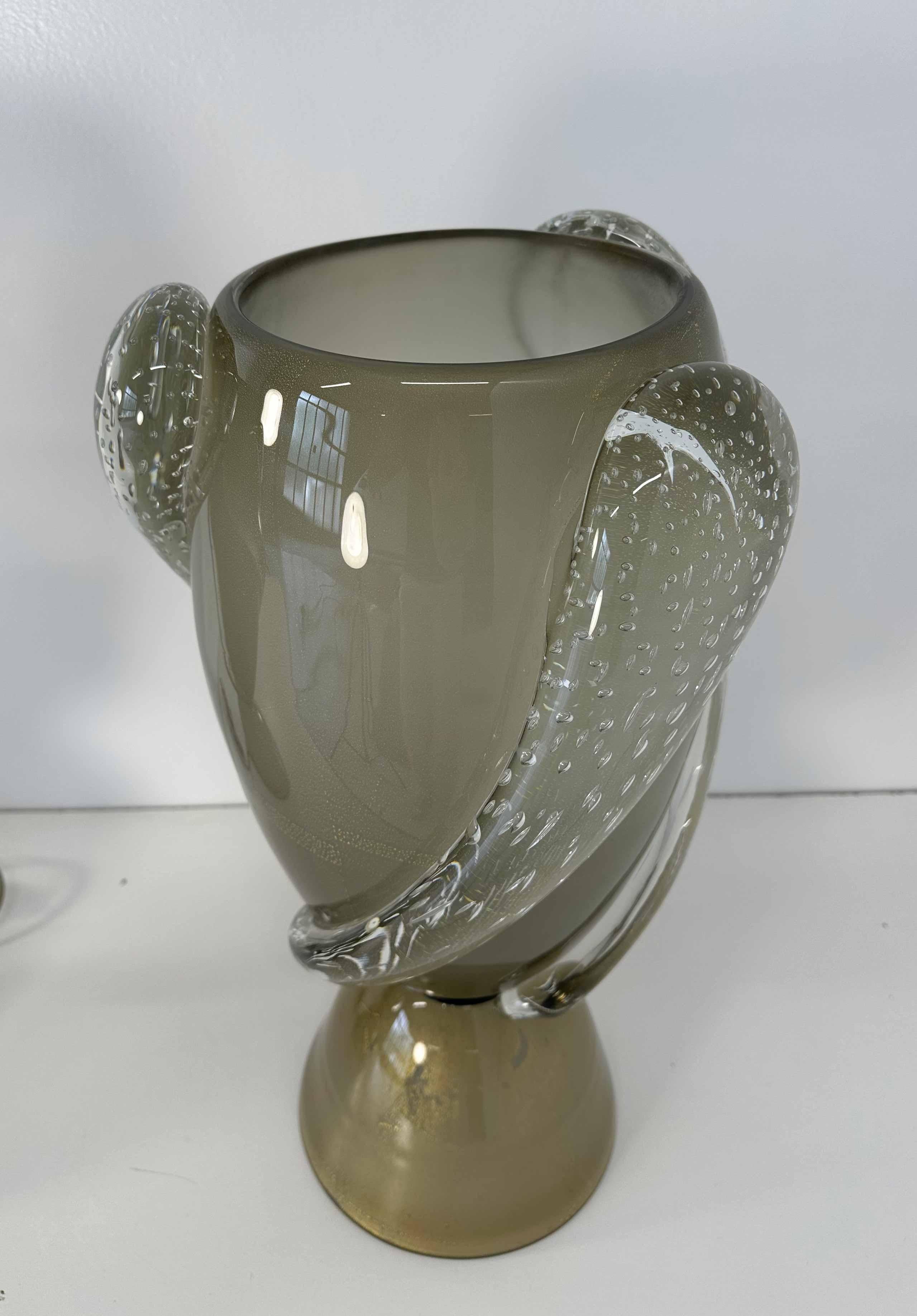 Coppia di lampade a vaso in vetro di Murano grigio e foglia d'oro in stile Art Déco italiano In condizioni buone in vendita a Meda, MB