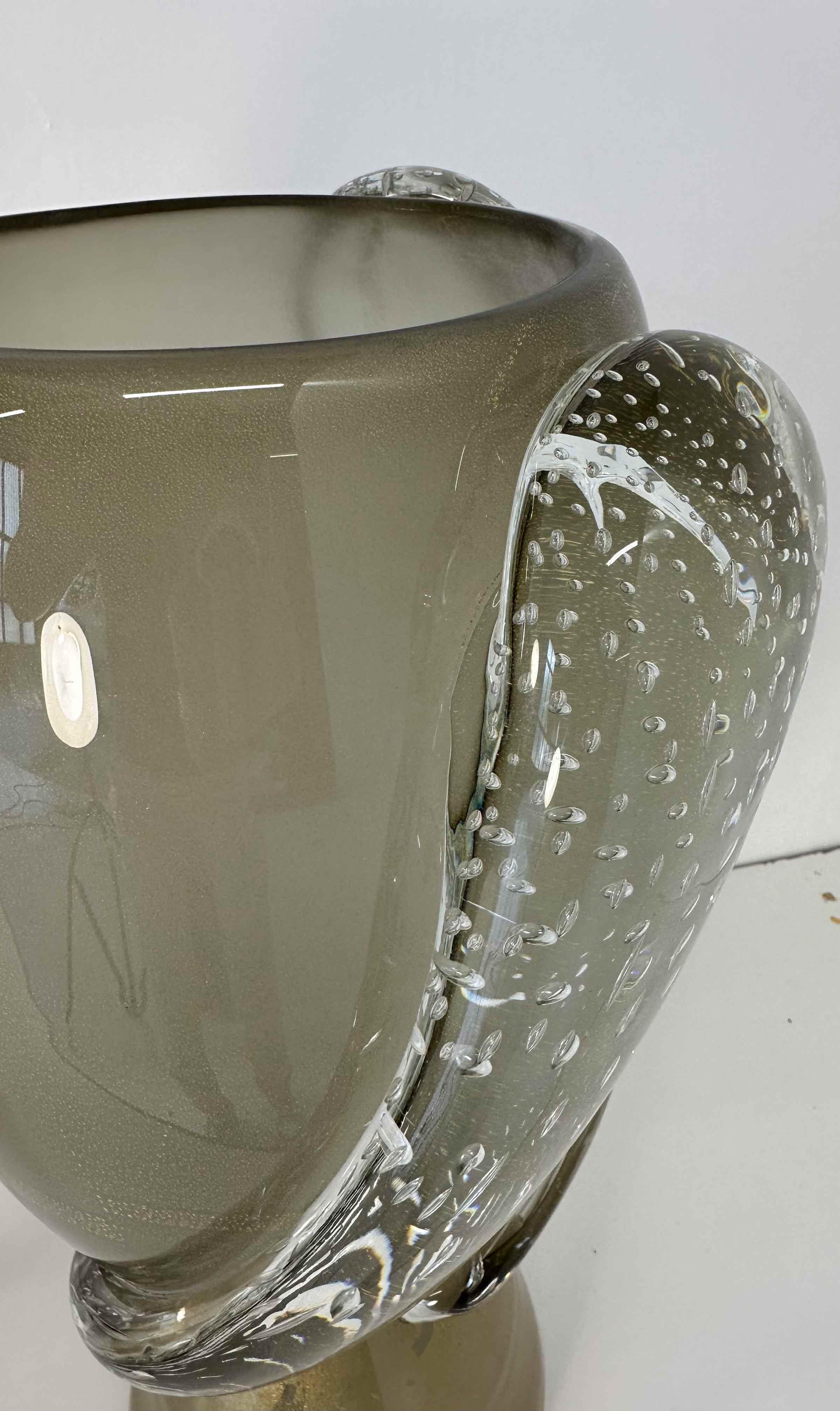 XXI secolo e contemporaneo Coppia di lampade a vaso in vetro di Murano grigio e foglia d'oro in stile Art Déco italiano in vendita