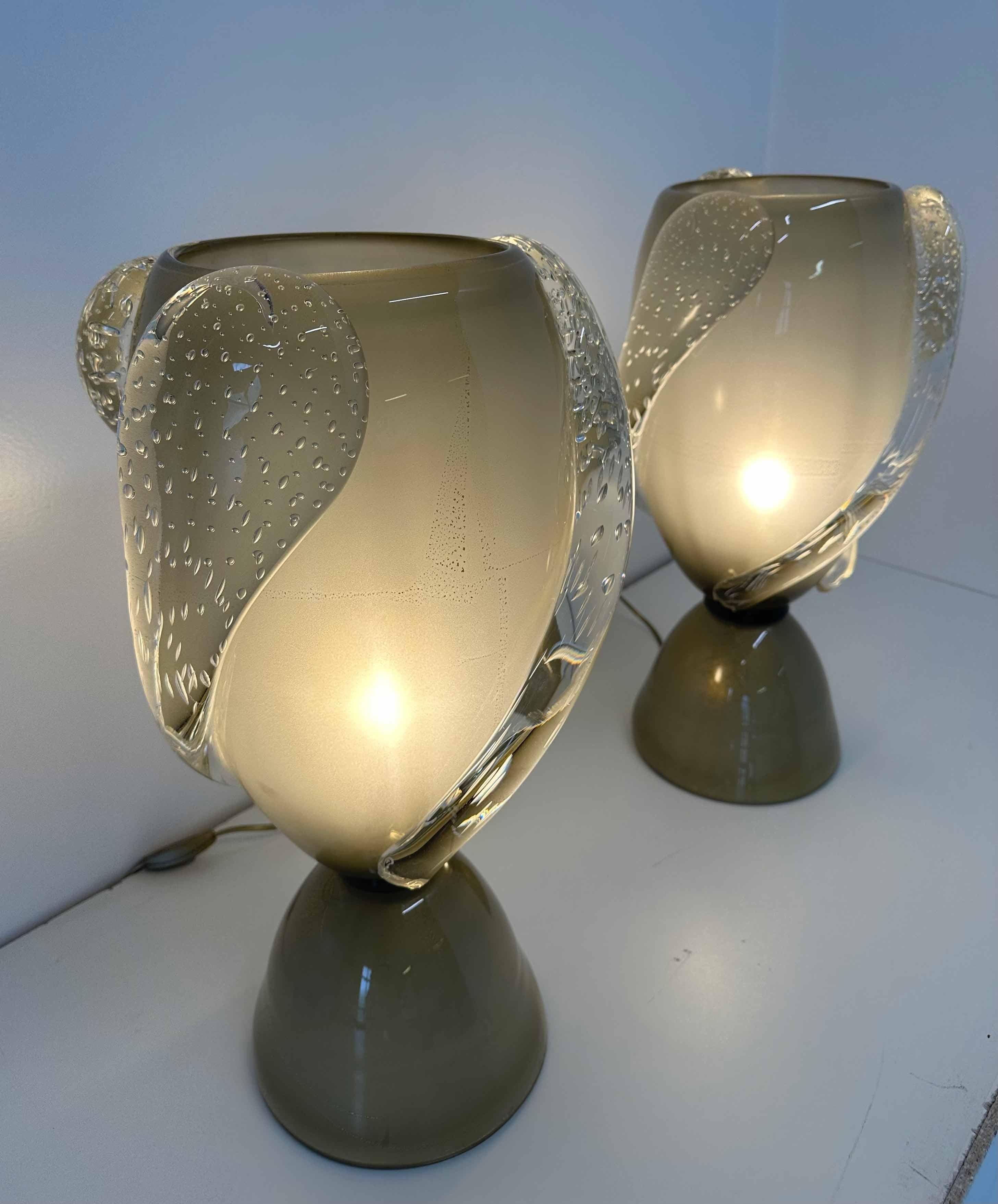 Coppia di lampade a vaso in vetro di Murano grigio e foglia d'oro in stile Art Déco italiano in vendita 4