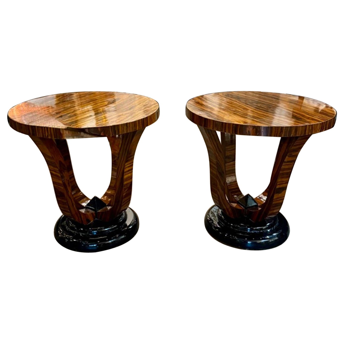 Paire de tables d'appoint italiennes de style Art déco en bois de Macassar en vente