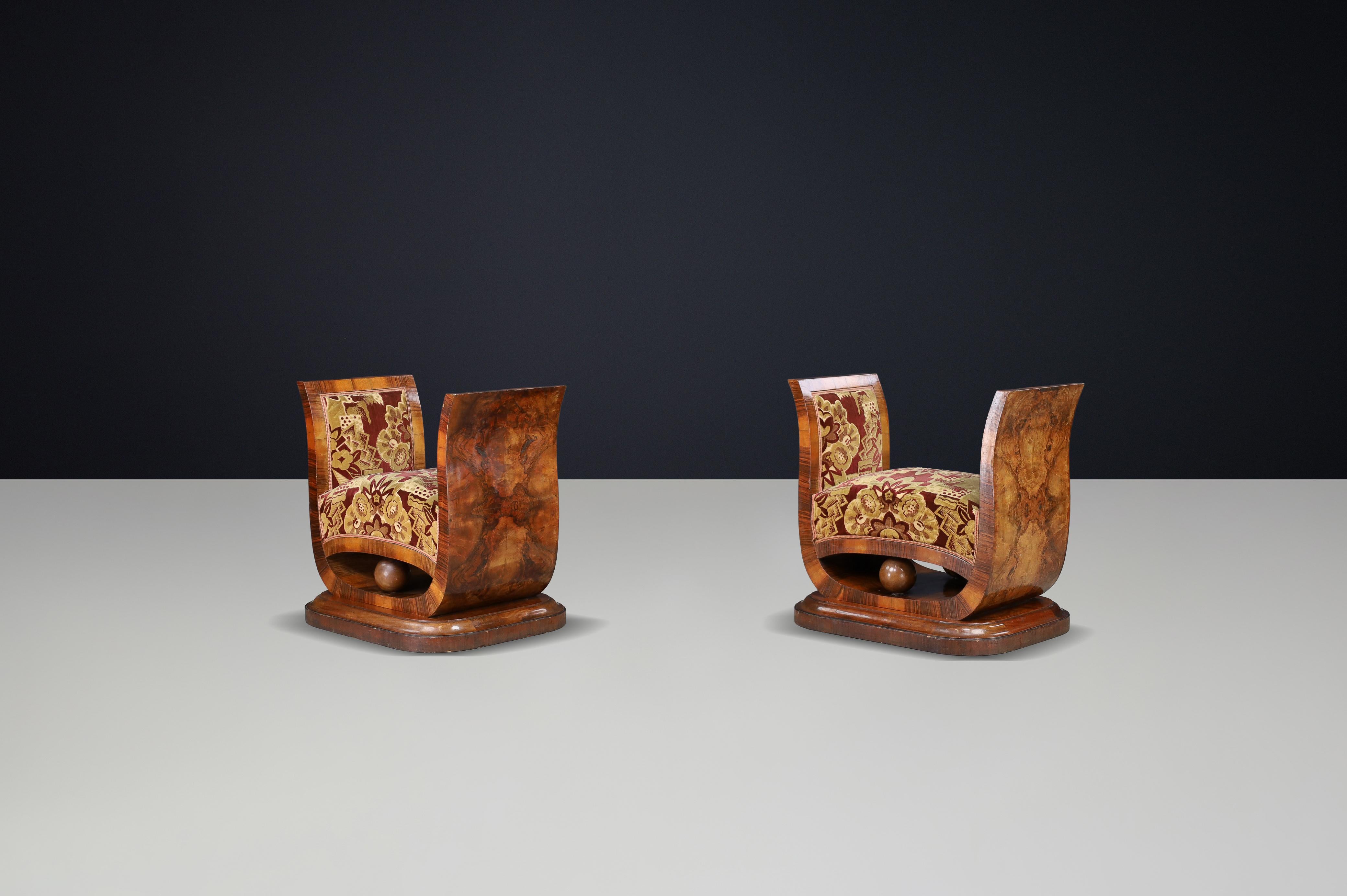 Paar italienische Art-Déco-Hocker aus Nussbaummaser mit Original-Samt, Neapel, 1930er Jahre (Mitte des 20. Jahrhunderts) im Angebot