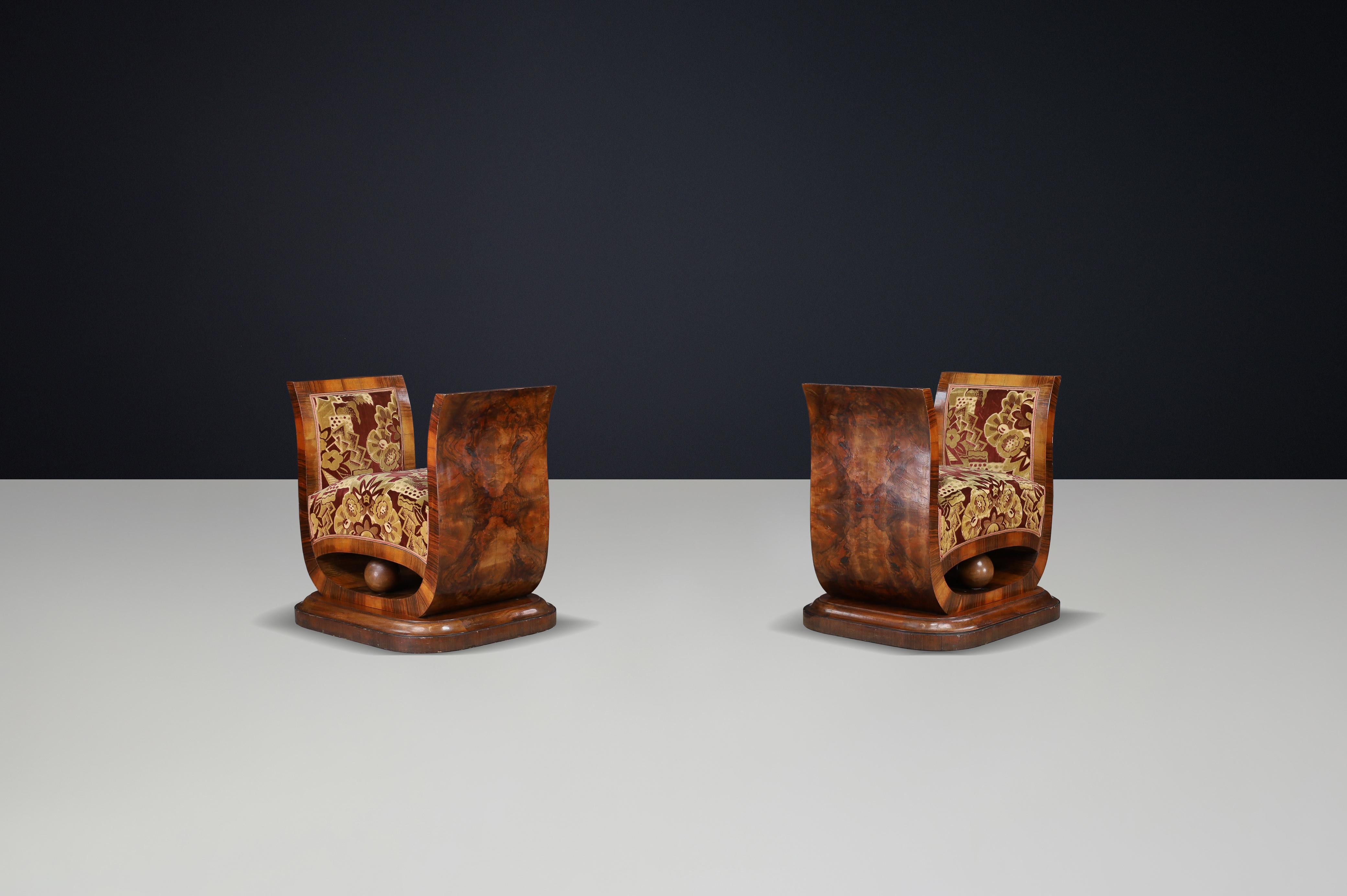 Paar italienische Art-Déco-Hocker aus Nussbaummaser mit Original-Samt, Neapel, 1930er Jahre (Polster) im Angebot