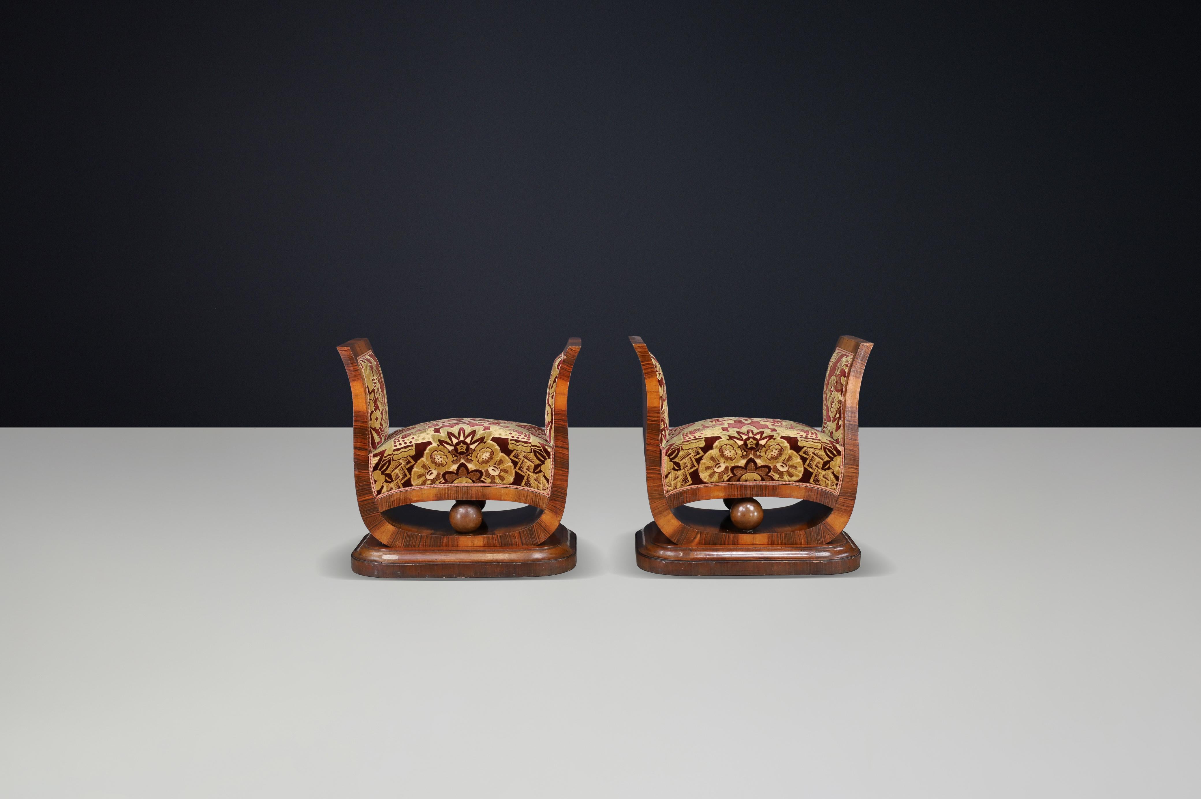 Paar italienische Art-Déco-Hocker aus Nussbaummaser mit Original-Samt, Neapel, 1930er Jahre im Angebot 1