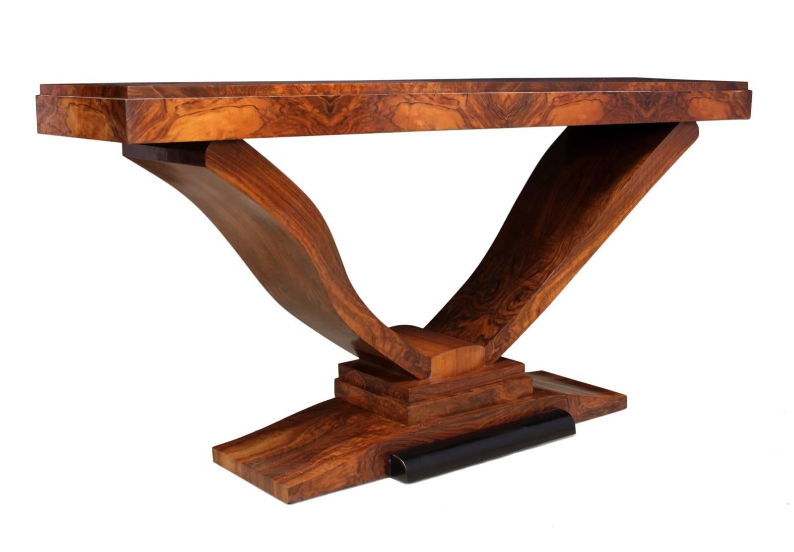 Pair of Italian Art Deco Walnut Console Tables, circa 1930 10