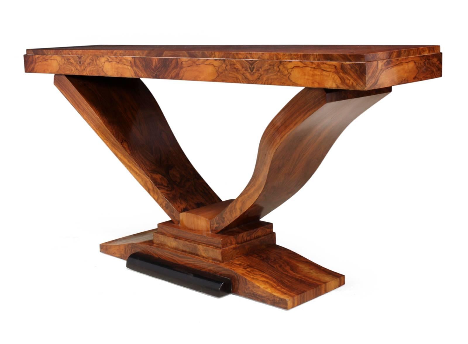 Pair of Italian Art Deco Walnut Console Tables, circa 1930 12