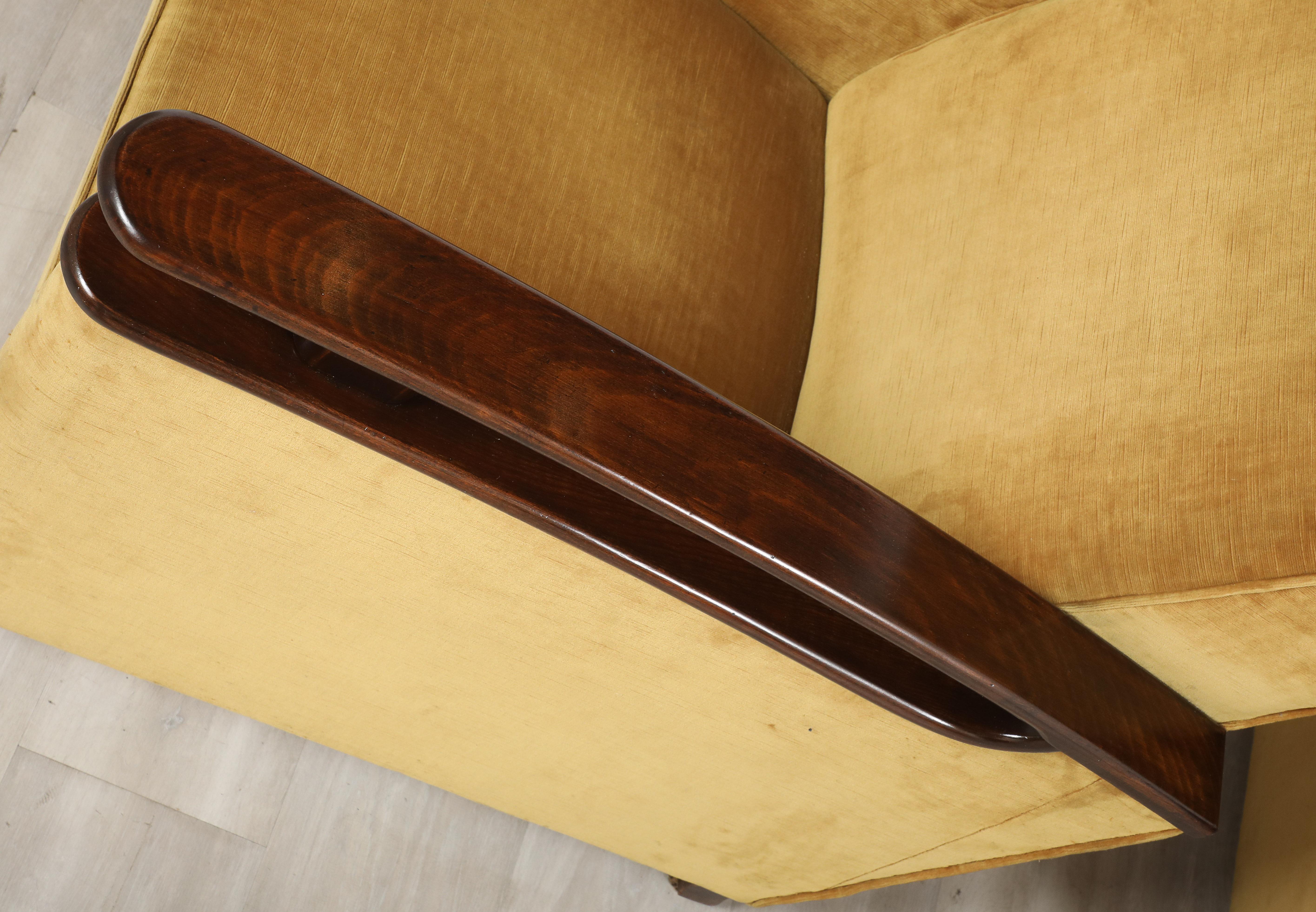 Pareja de sillones italianos Art Decó de nogal, hacia 1940 en venta 5