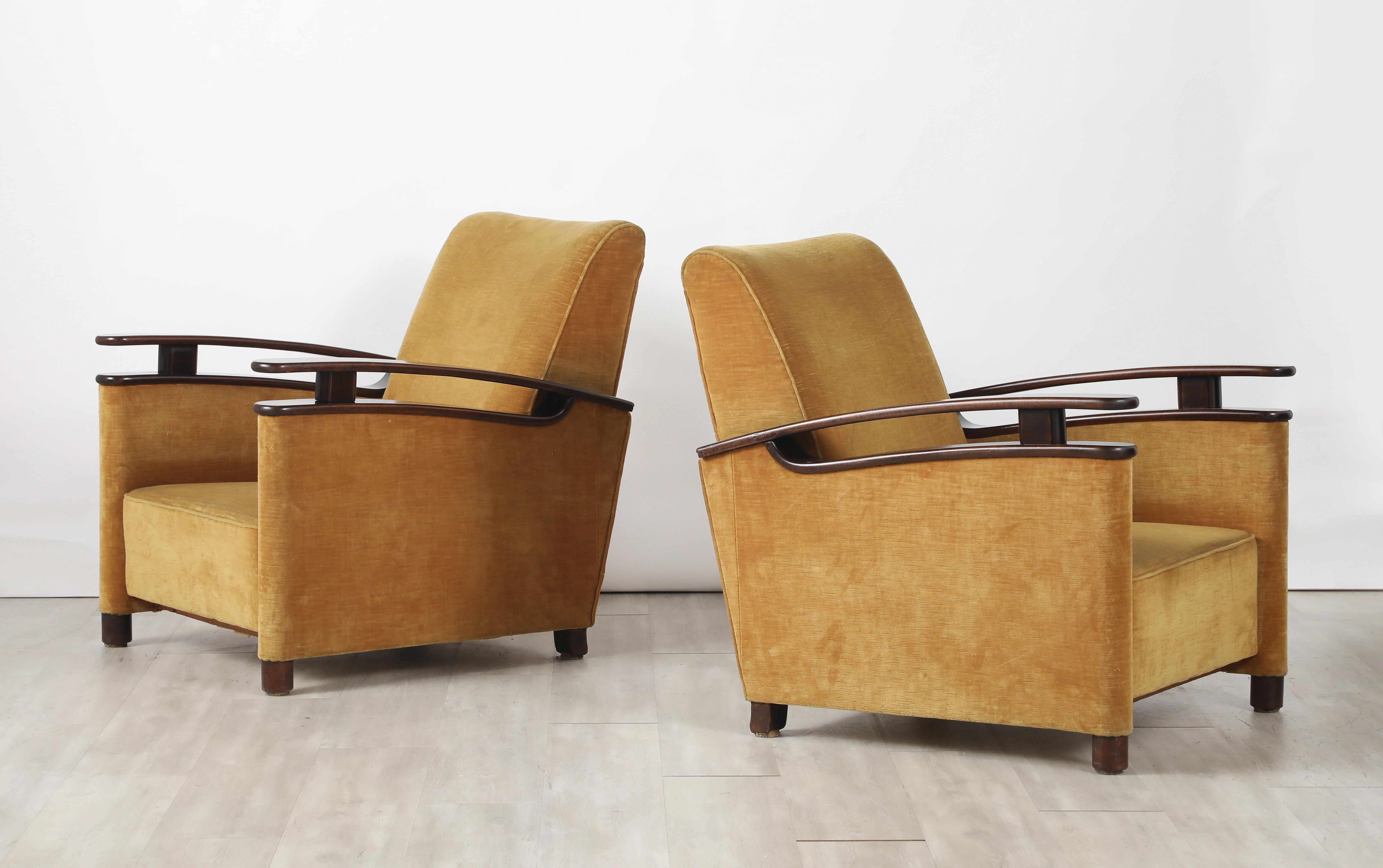 Pareja de sillones italianos Art Decó de nogal, hacia 1940 en venta 8