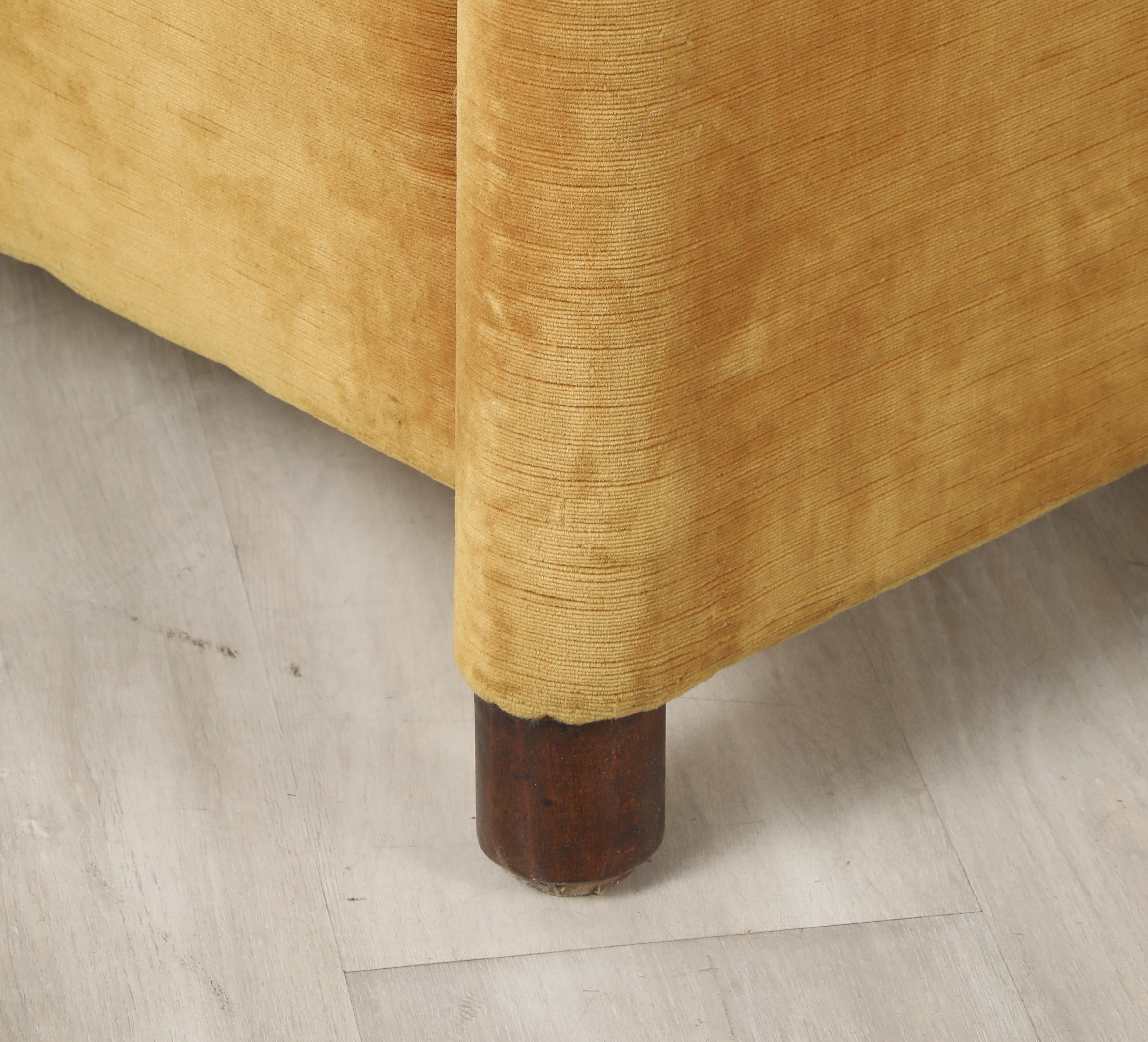 Pareja de sillones italianos Art Decó de nogal, hacia 1940 en venta 9