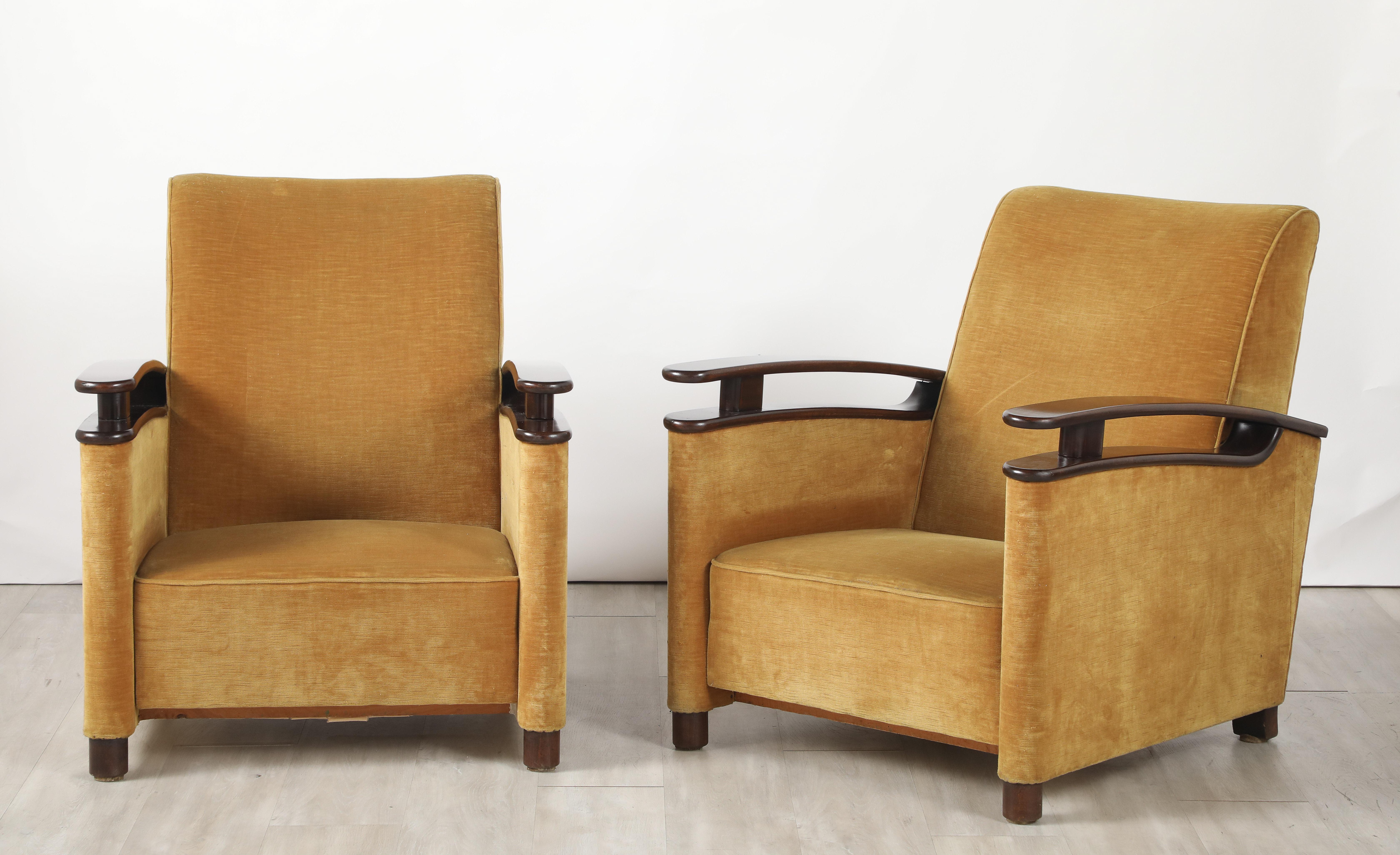 Pareja de sillones italianos Art Decó de nogal, hacia 1940 Italiano en venta