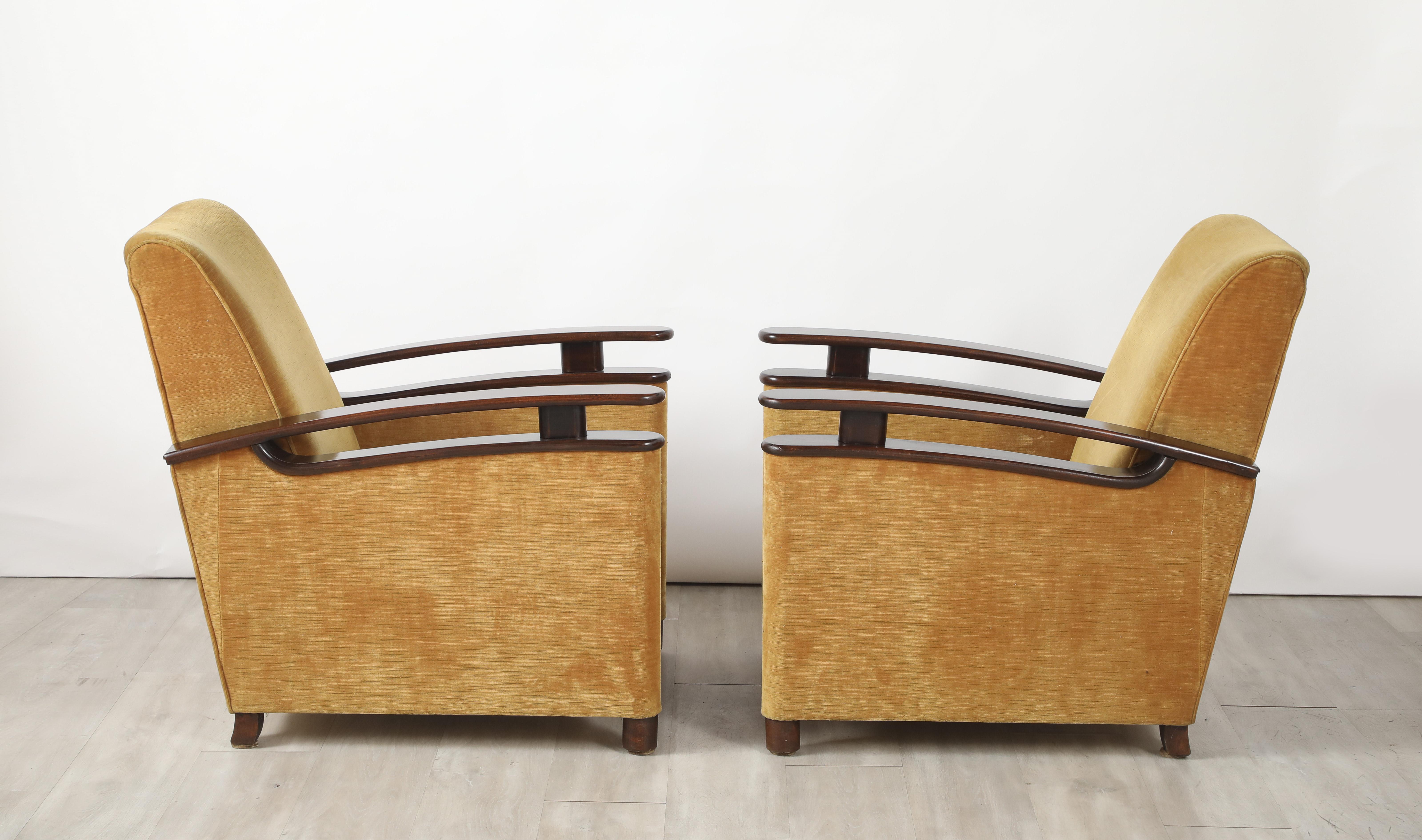 Pareja de sillones italianos Art Decó de nogal, hacia 1940 mediados del siglo XX en venta