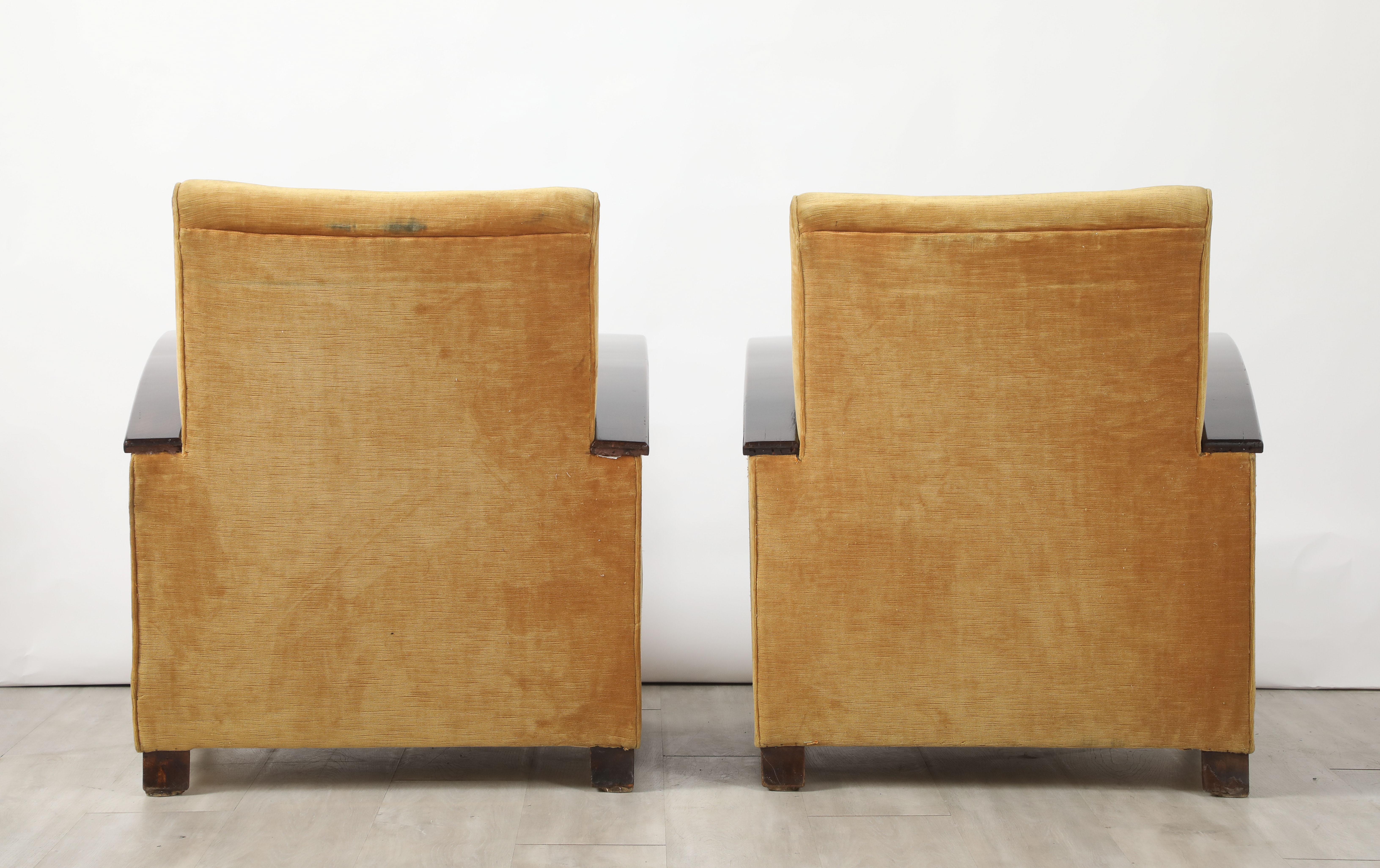 Pareja de sillones italianos Art Decó de nogal, hacia 1940 en venta 1