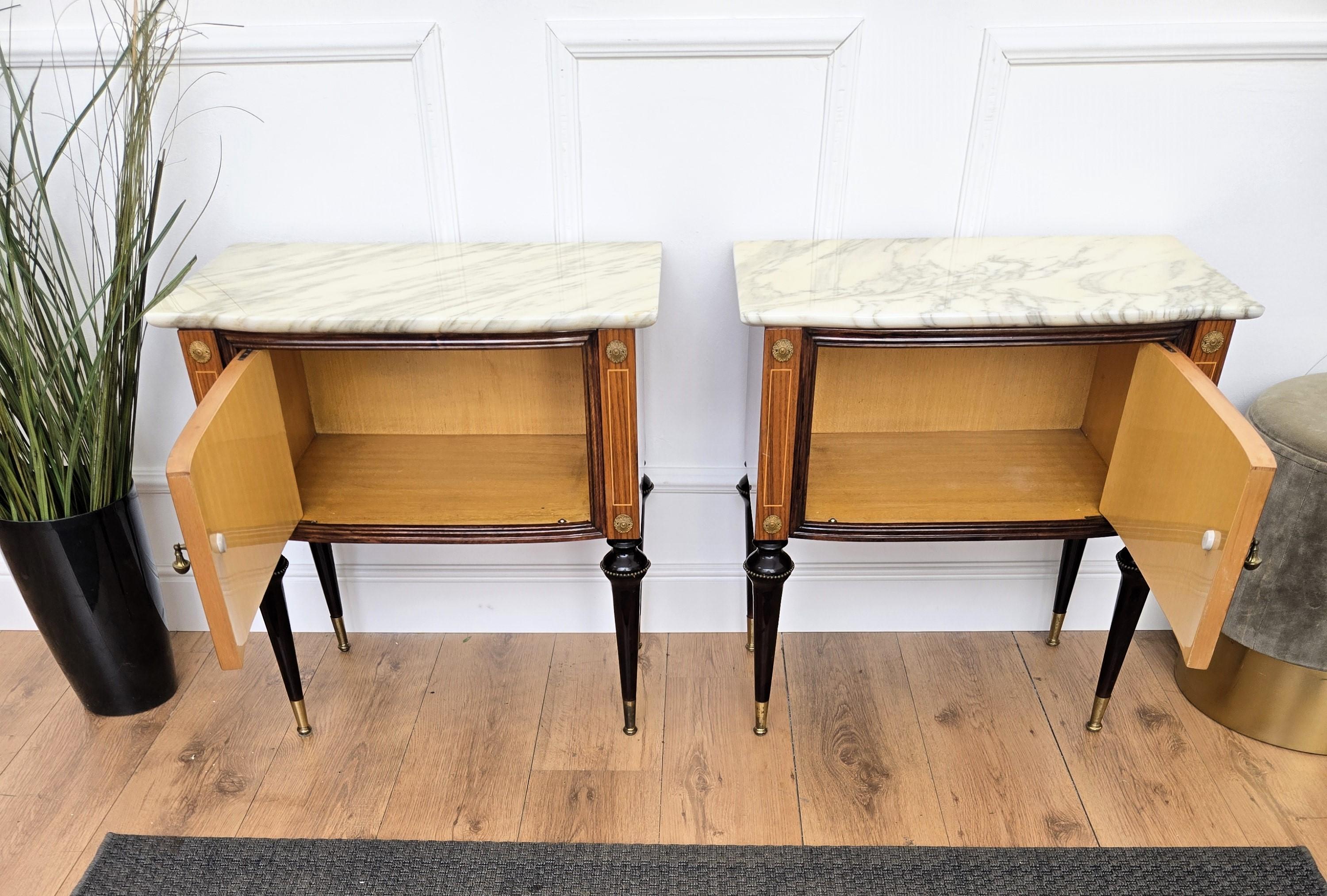 Pareja de mesillas de noche italianas Art Decó de madera con tapa de mármol 1